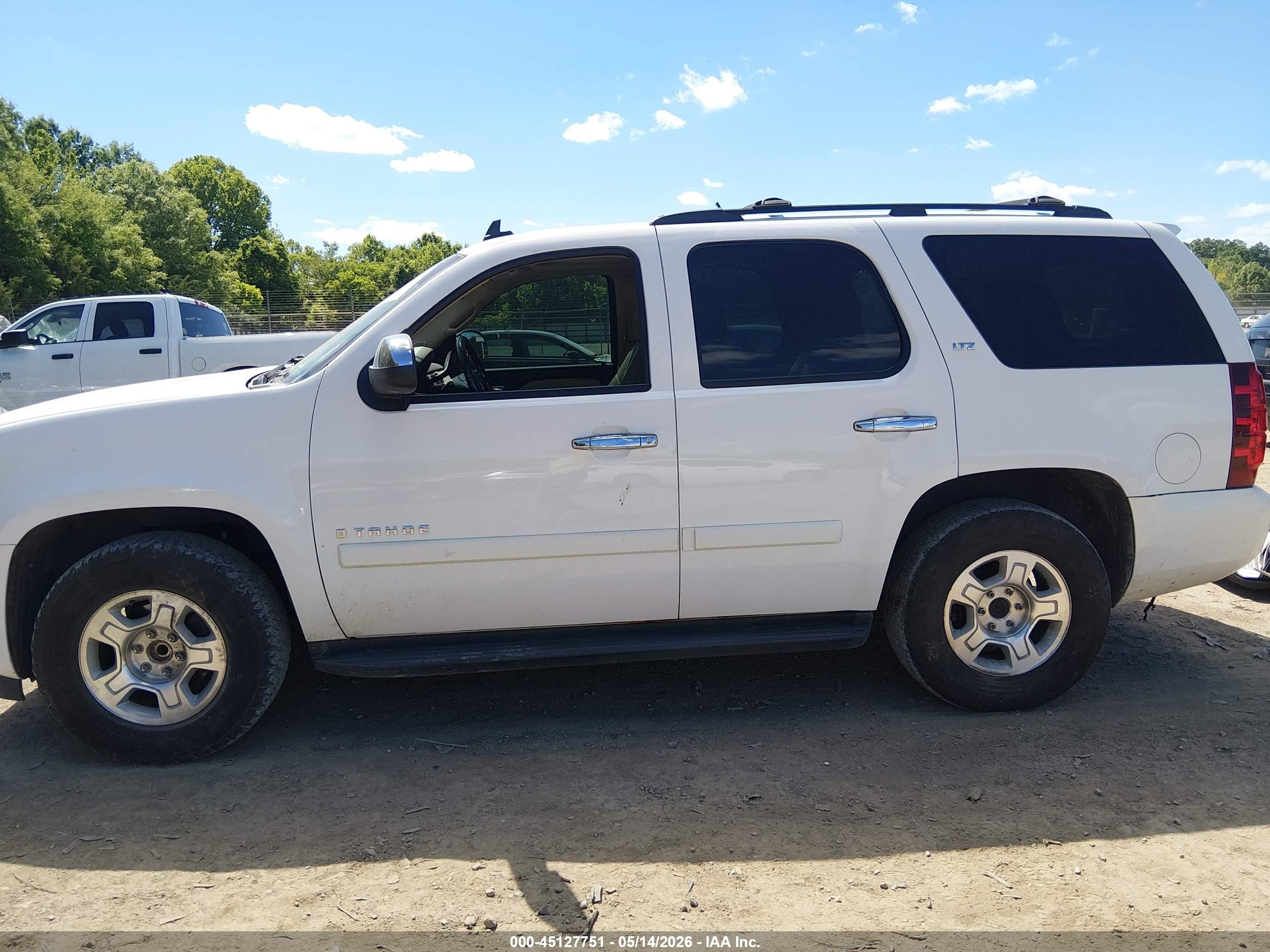 2008 Chevrolet Tahoe Ltz White vin: 1GNFC13068R130642