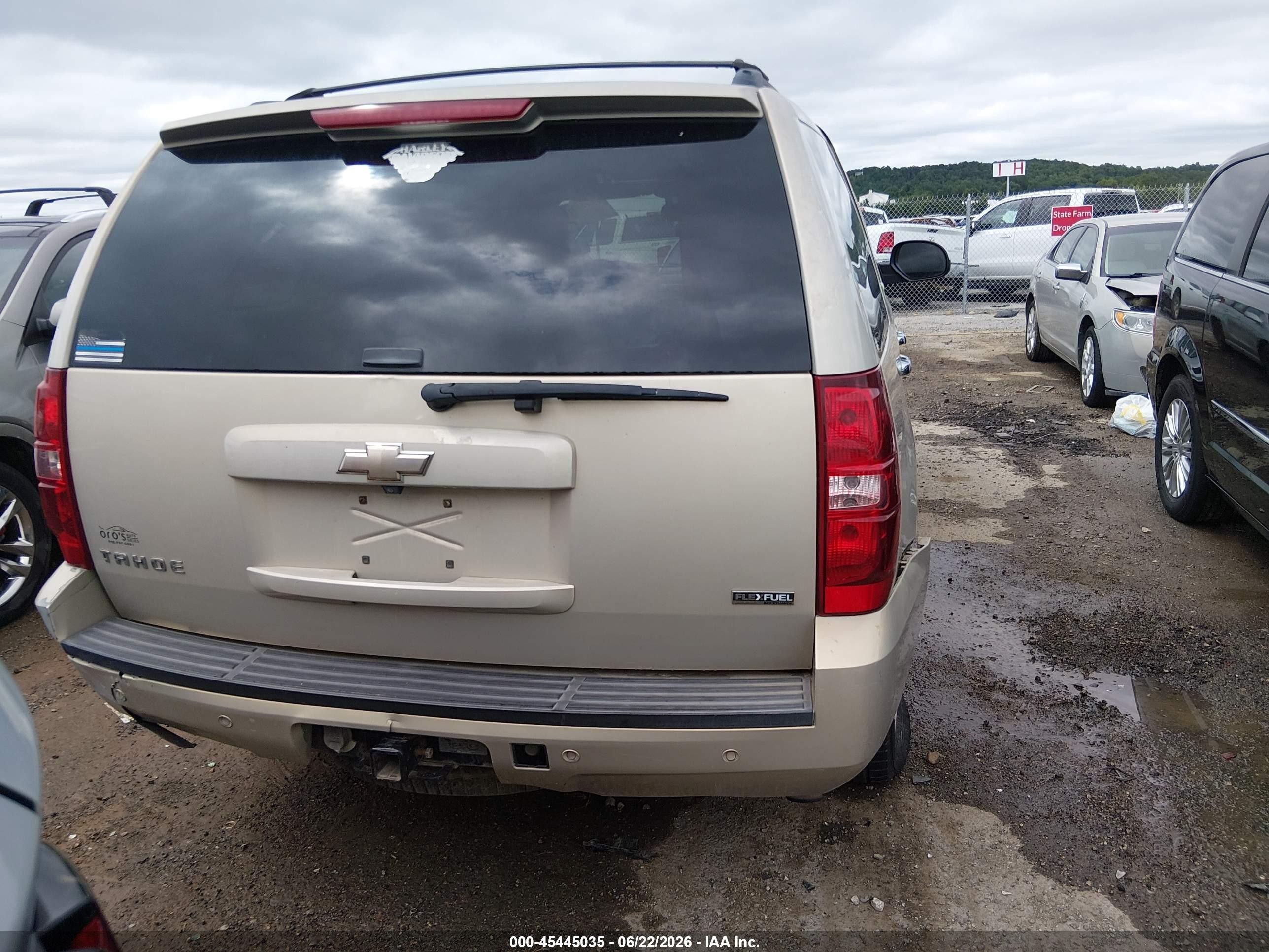 2008 Chevrolet Tahoe Ltz Золотой vin: 1GNFC13068R146355