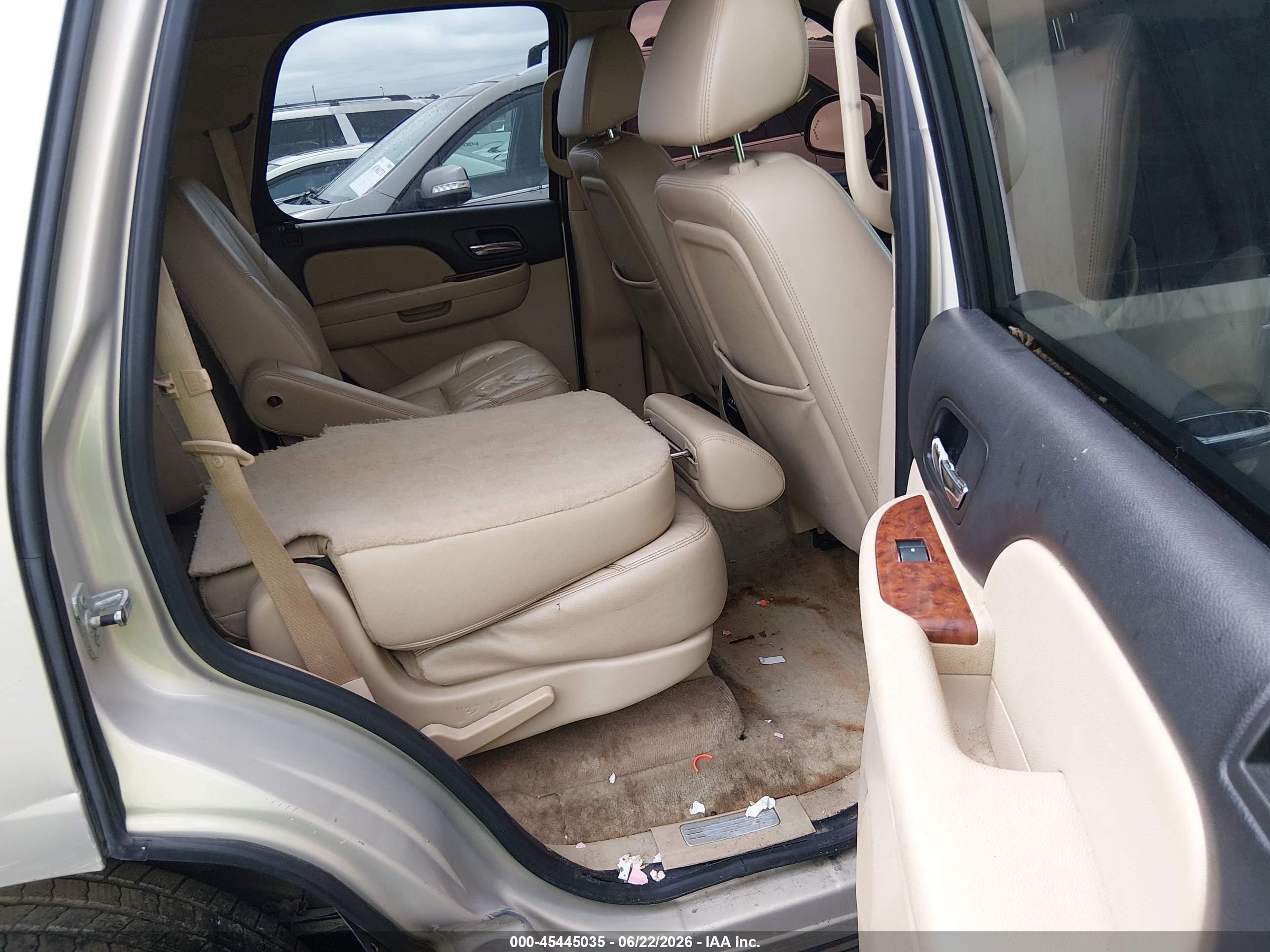2008 Chevrolet Tahoe Ltz Золотой vin: 1GNFC13068R146355