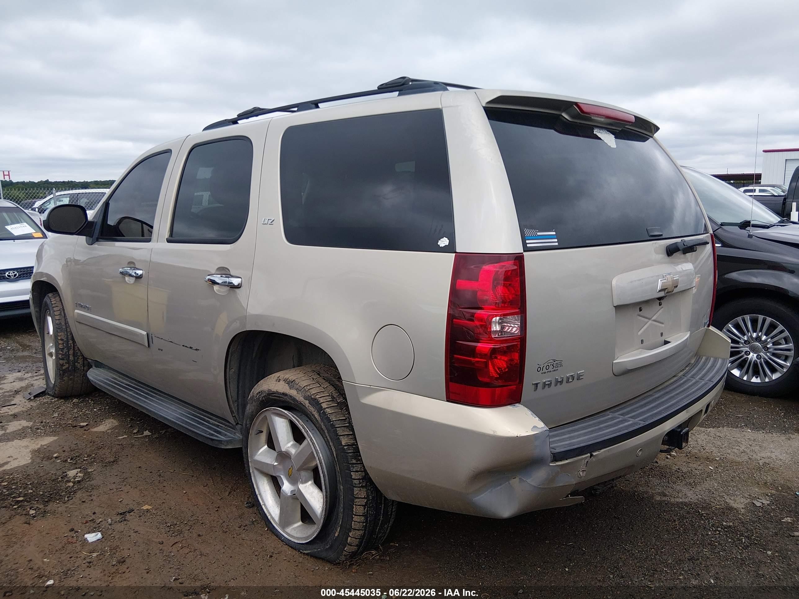 2008 Chevrolet Tahoe Ltz Золотой vin: 1GNFC13068R146355