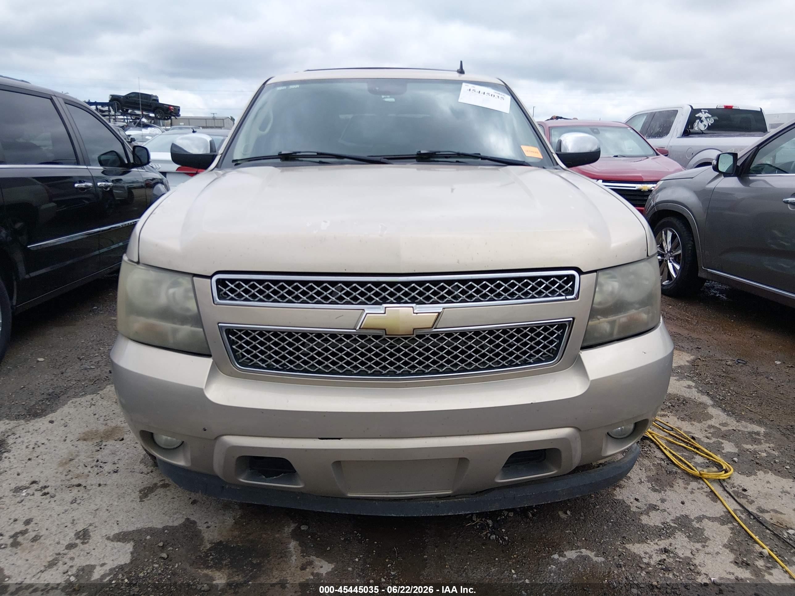 2008 Chevrolet Tahoe Ltz Золотой vin: 1GNFC13068R146355