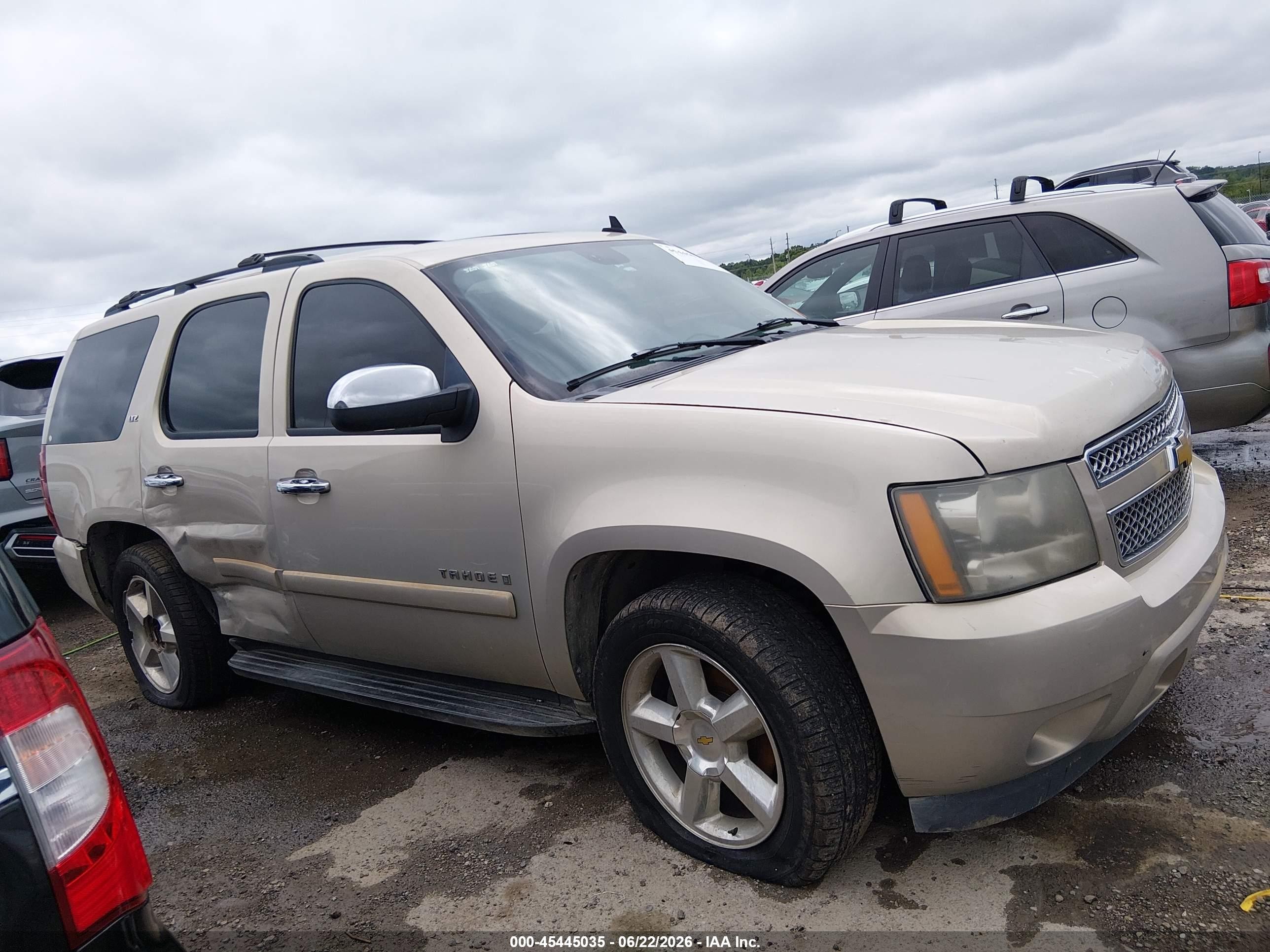 2008 Chevrolet Tahoe Ltz Золотой vin: 1GNFC13068R146355