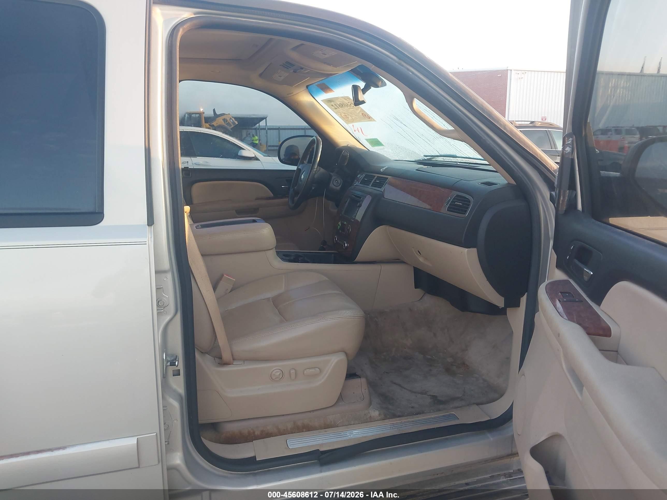 2007 Chevrolet Tahoe Ltz Золотой vin: 1GNFC13077R107787