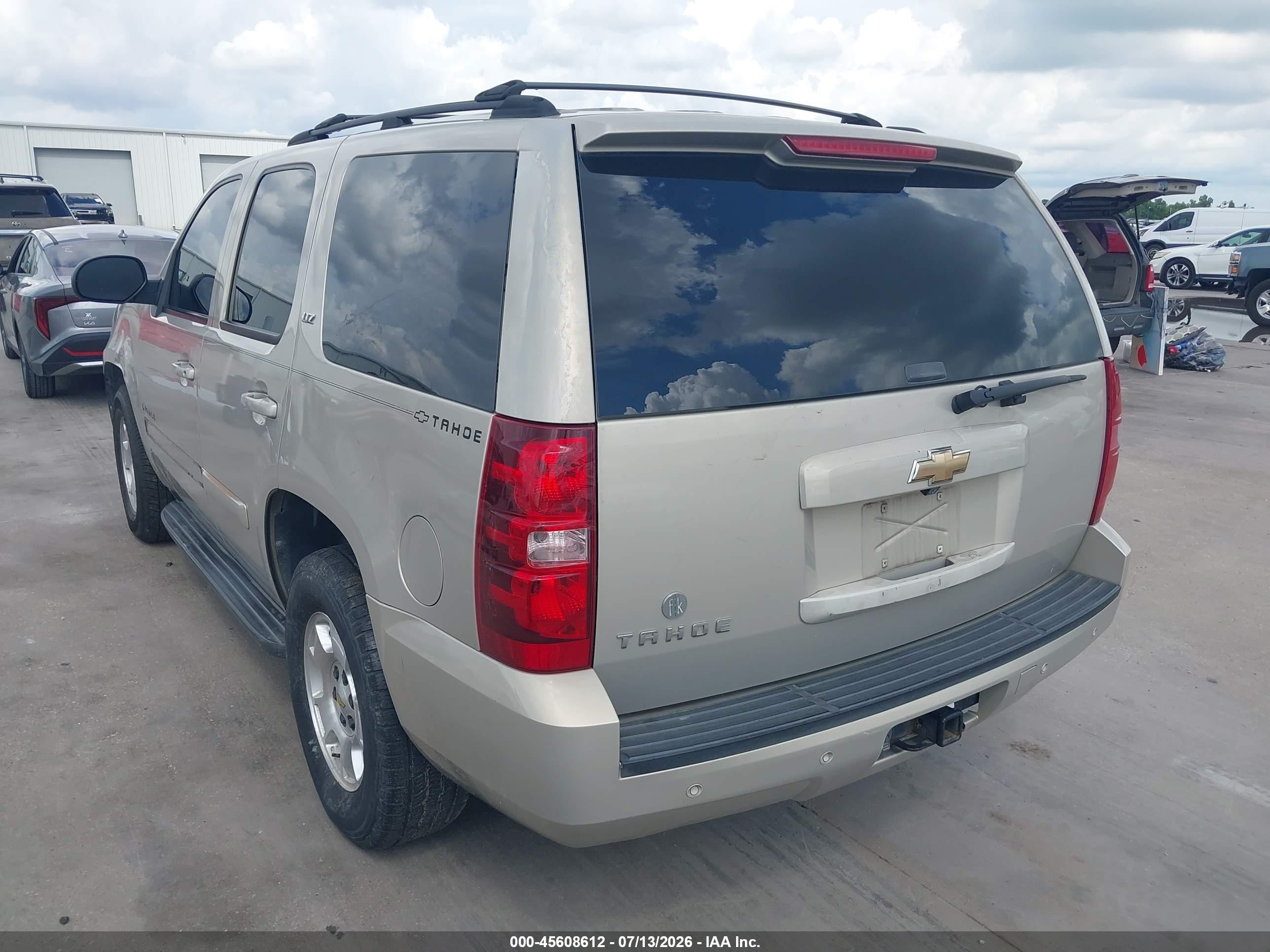 2007 Chevrolet Tahoe Ltz Золотой vin: 1GNFC13077R107787