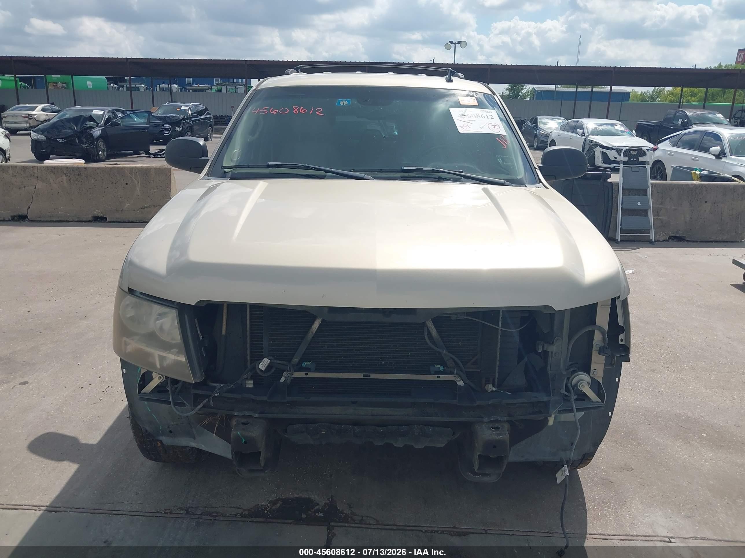 2007 Chevrolet Tahoe Ltz Золотой vin: 1GNFC13077R107787