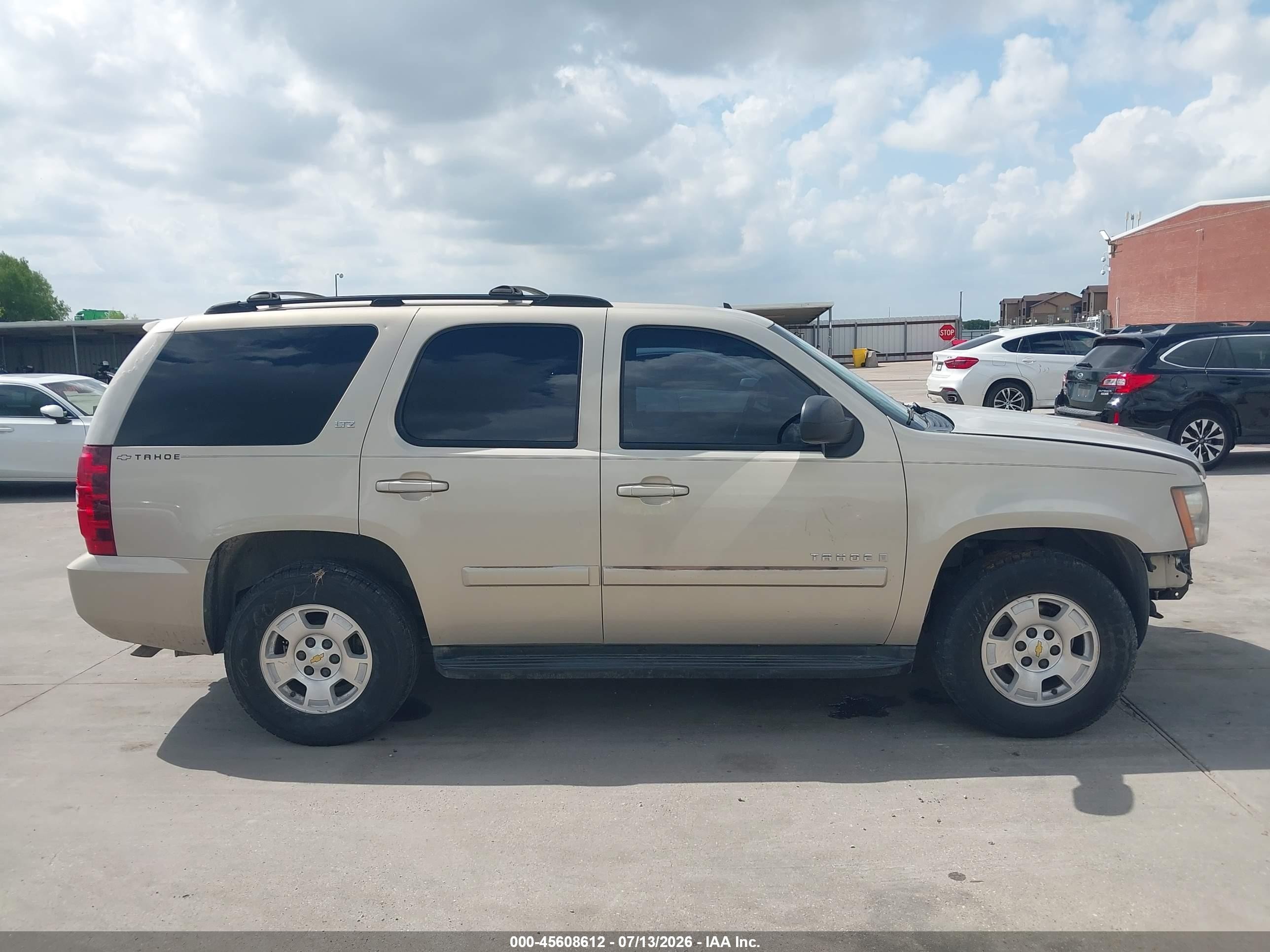 2007 Chevrolet Tahoe Ltz Золотой vin: 1GNFC13077R107787