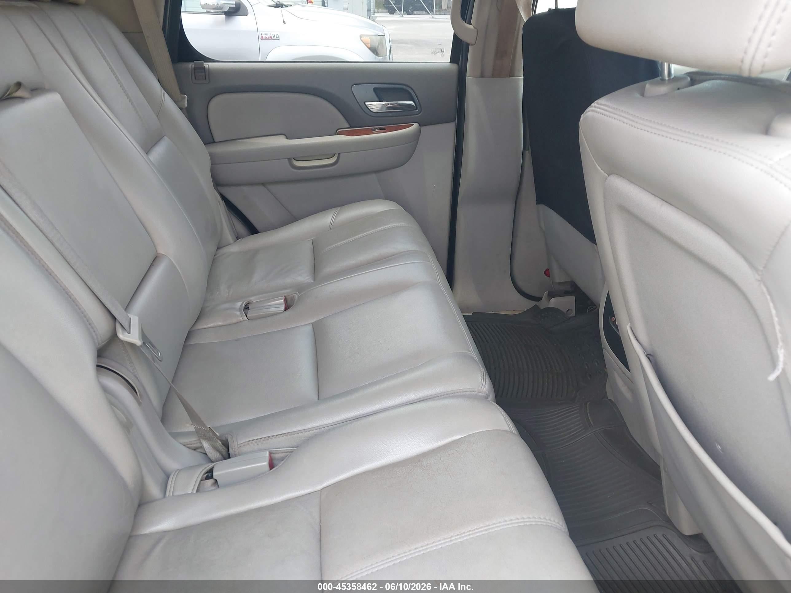 2007 Chevrolet Tahoe Lt Beige vin: 1GNFC13077R376159