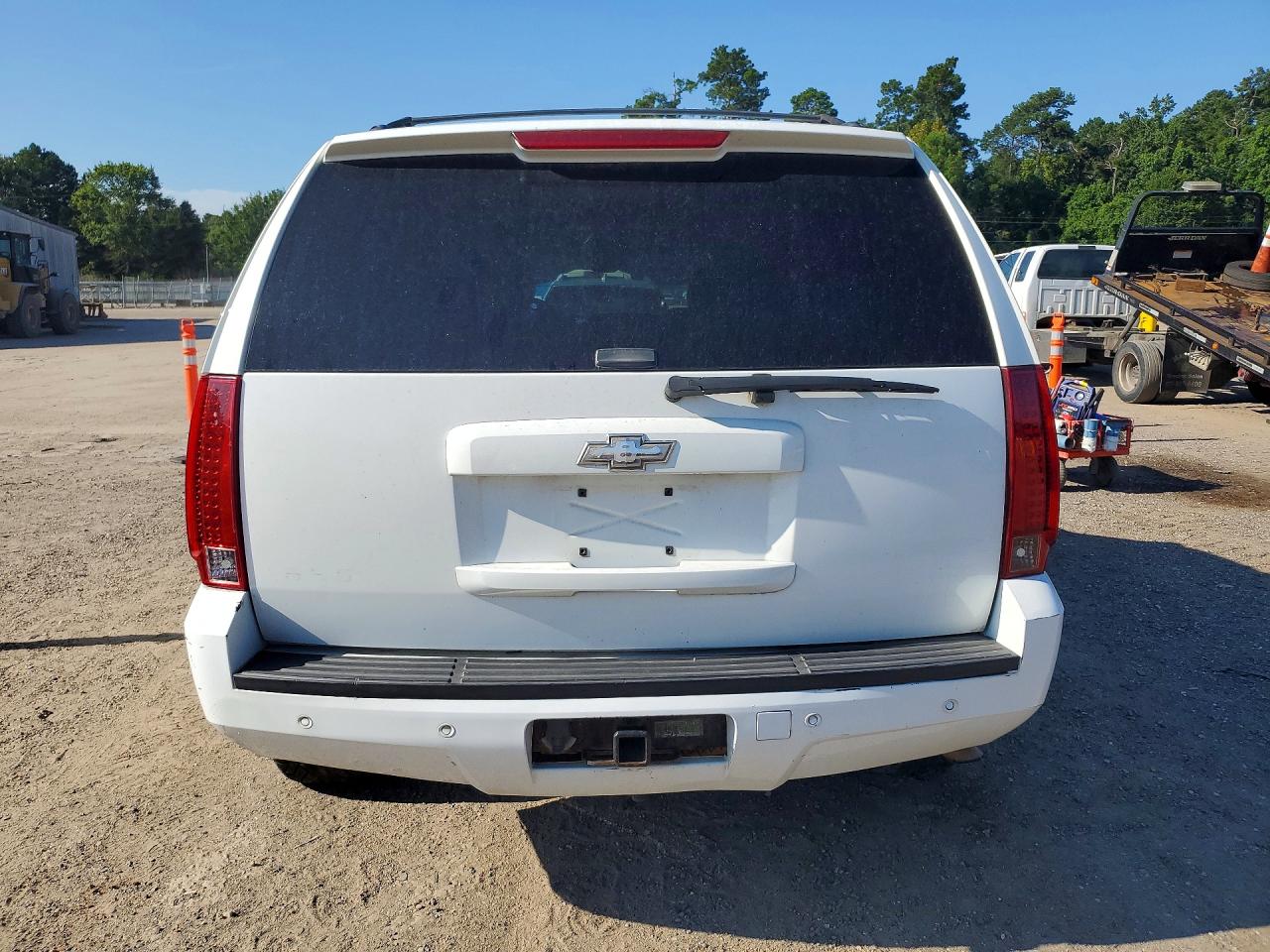2008 Chevrolet Tahoe C1500 White vin: 1GNFC13078R131136