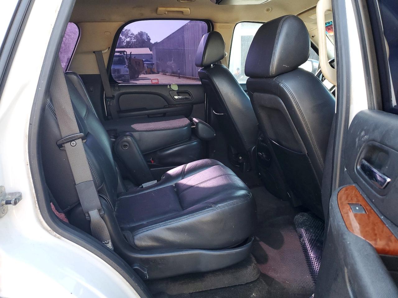 2008 Chevrolet Tahoe C1500 White vin: 1GNFC13078R131136