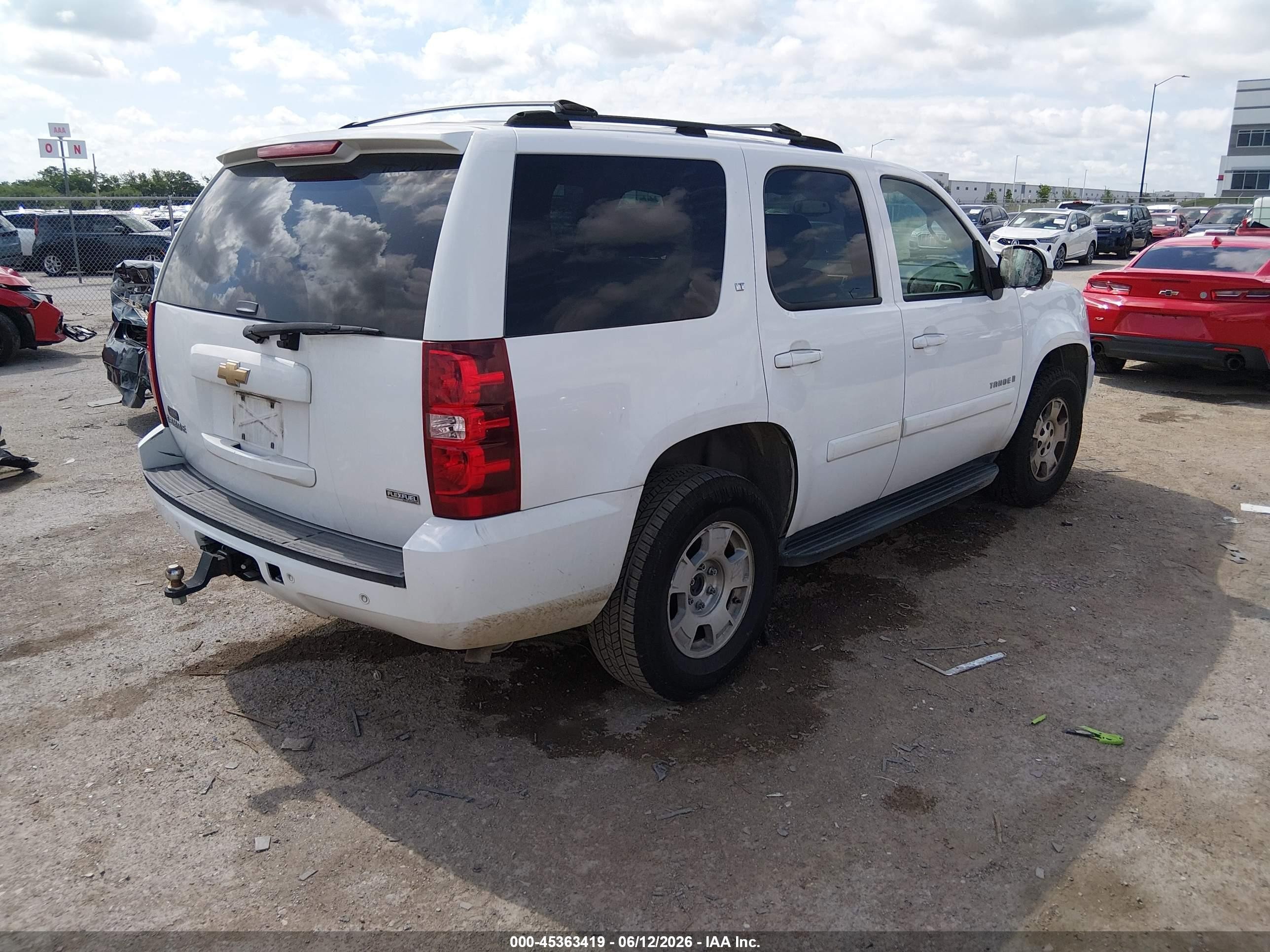 2007 Chevrolet Tahoe Lt White vin: 1GNFC13087R286177