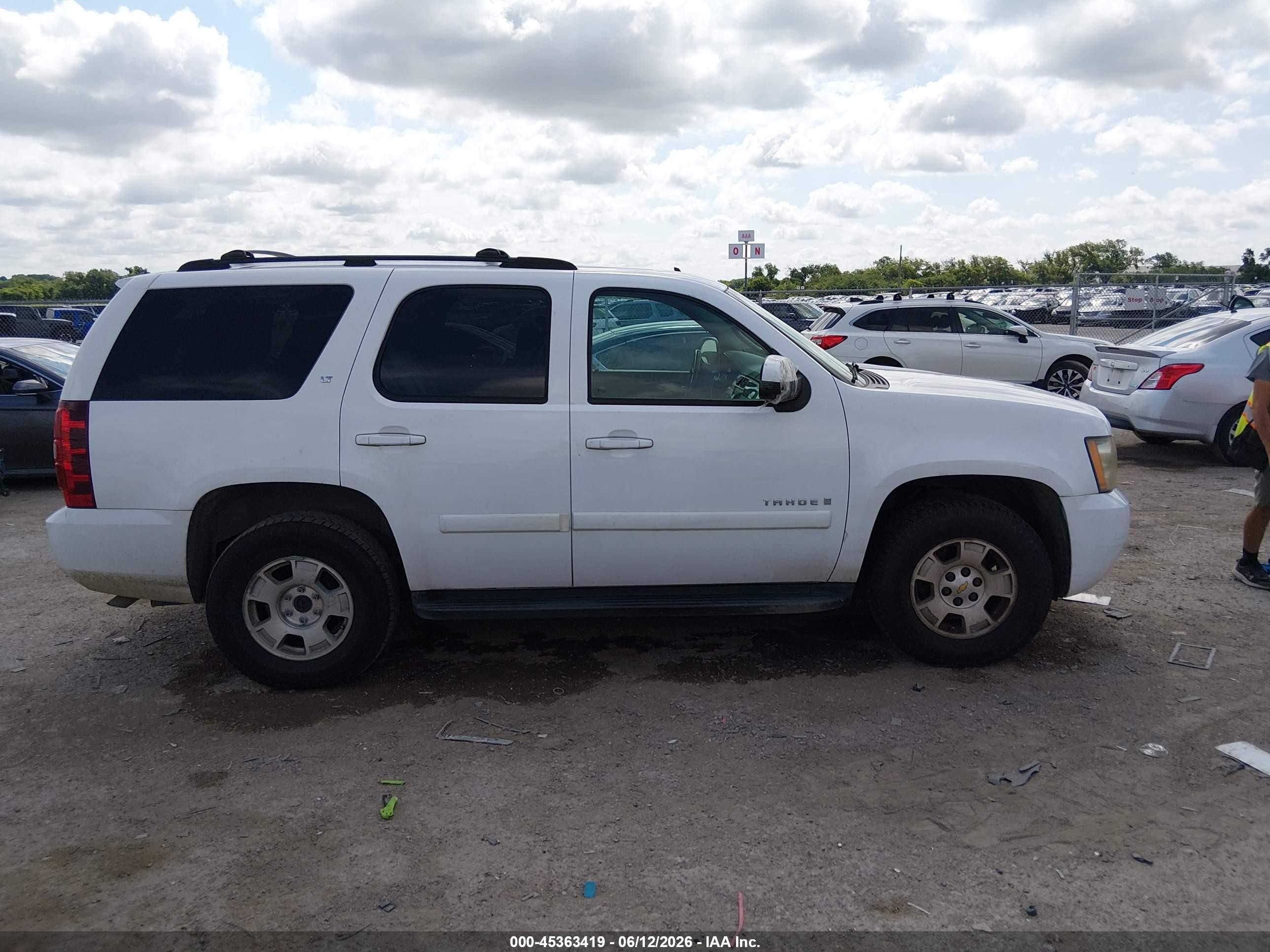2007 Chevrolet Tahoe Lt White vin: 1GNFC13087R286177