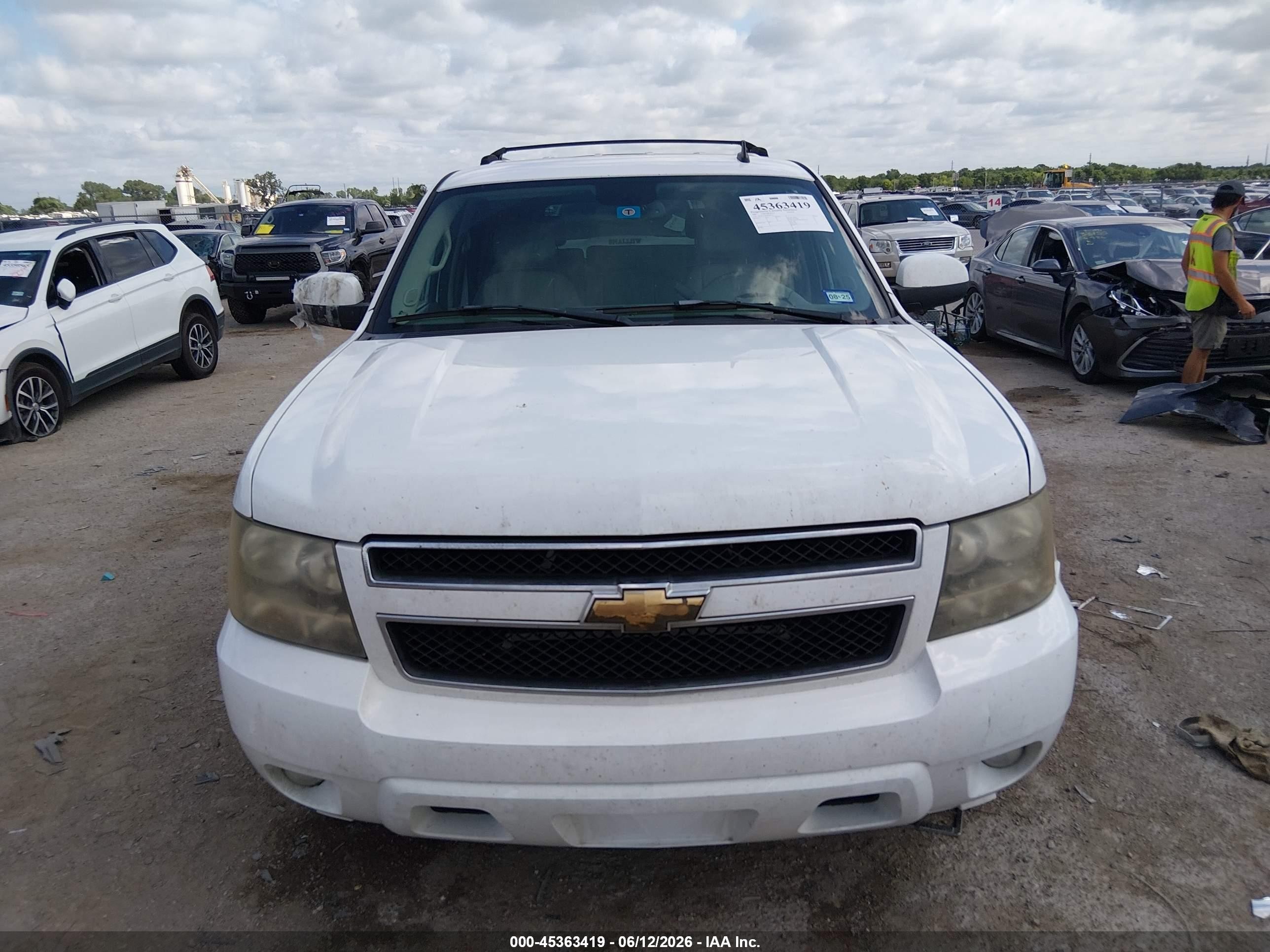 2007 Chevrolet Tahoe Lt White vin: 1GNFC13087R286177