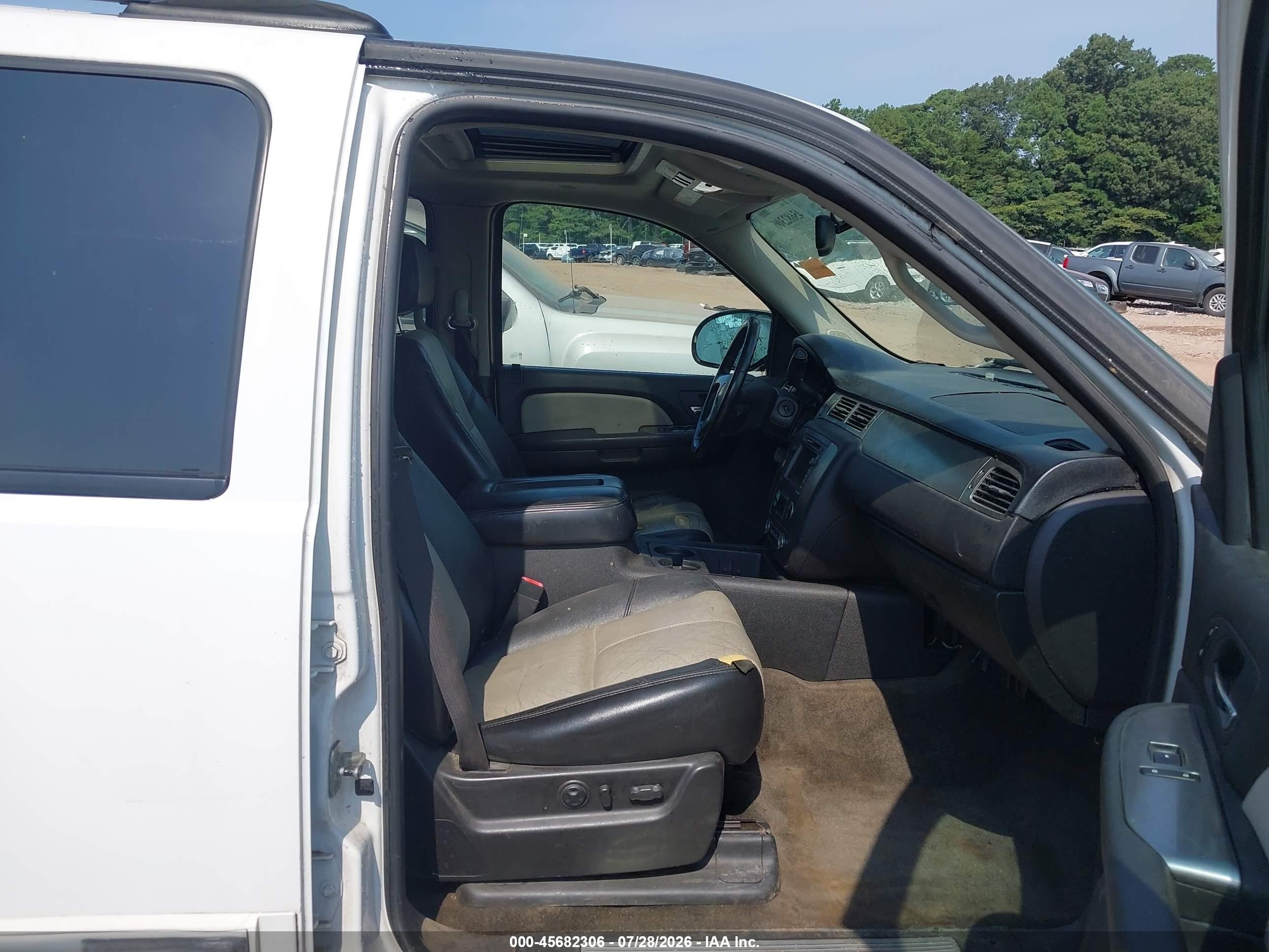 2007 Chevrolet Tahoe Lt Белый vin: 1GNFC13087R303401