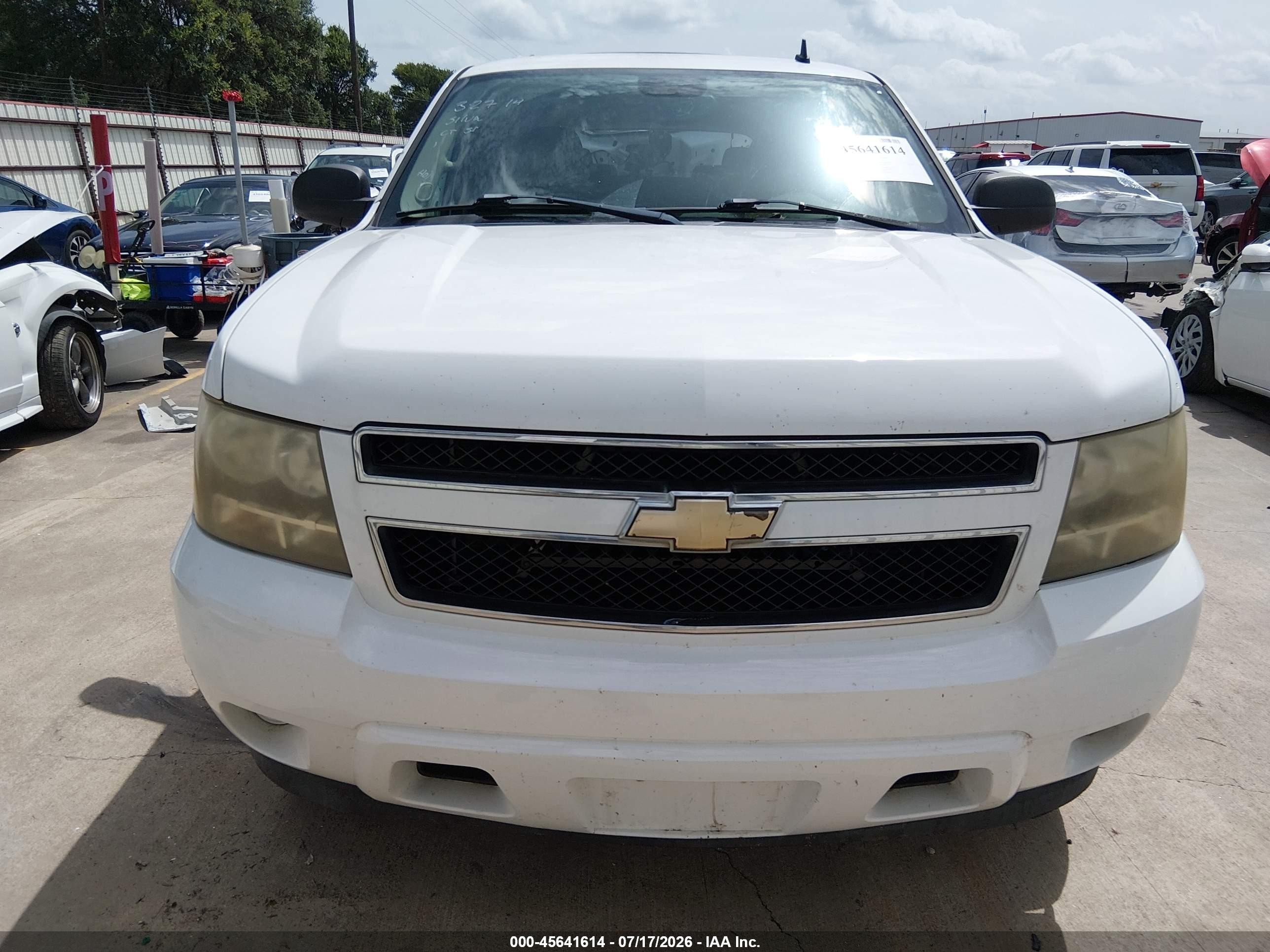2007 Chevrolet Tahoe Ls White vin: 1GNFC13087R408861