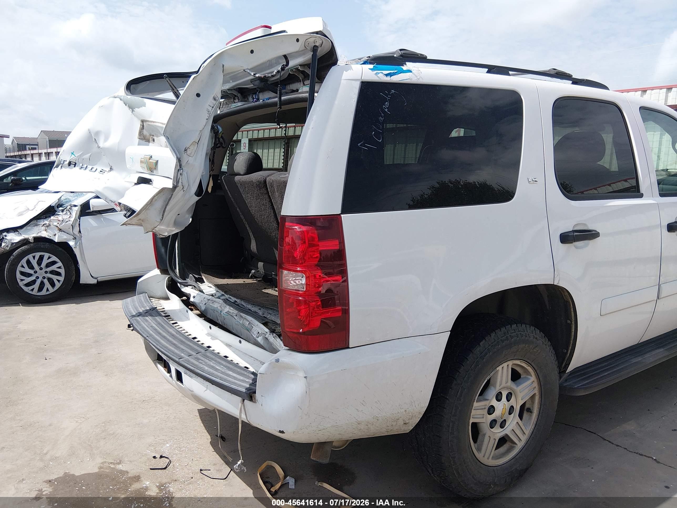 2007 Chevrolet Tahoe Ls White vin: 1GNFC13087R408861