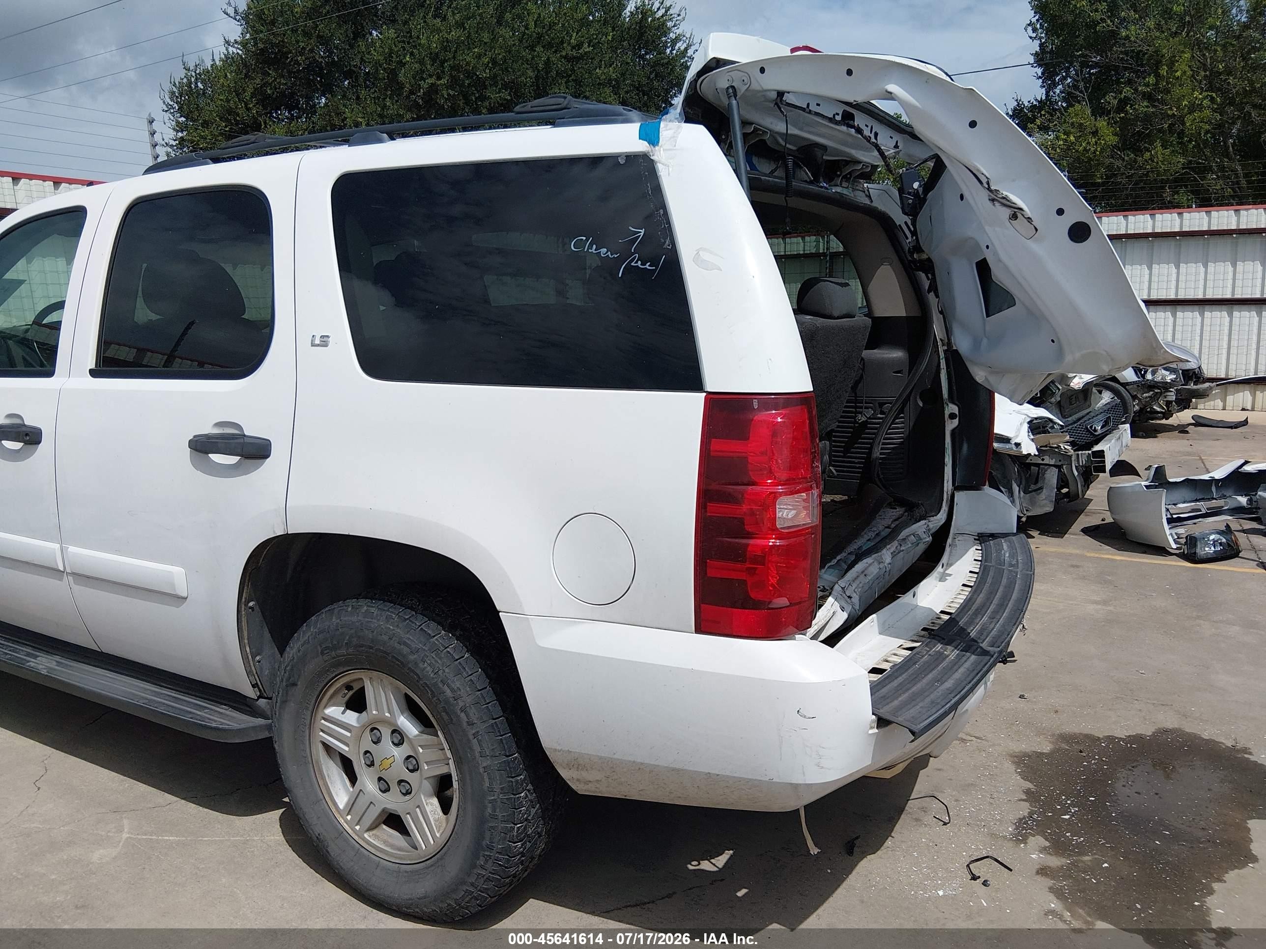 2007 Chevrolet Tahoe Ls White vin: 1GNFC13087R408861