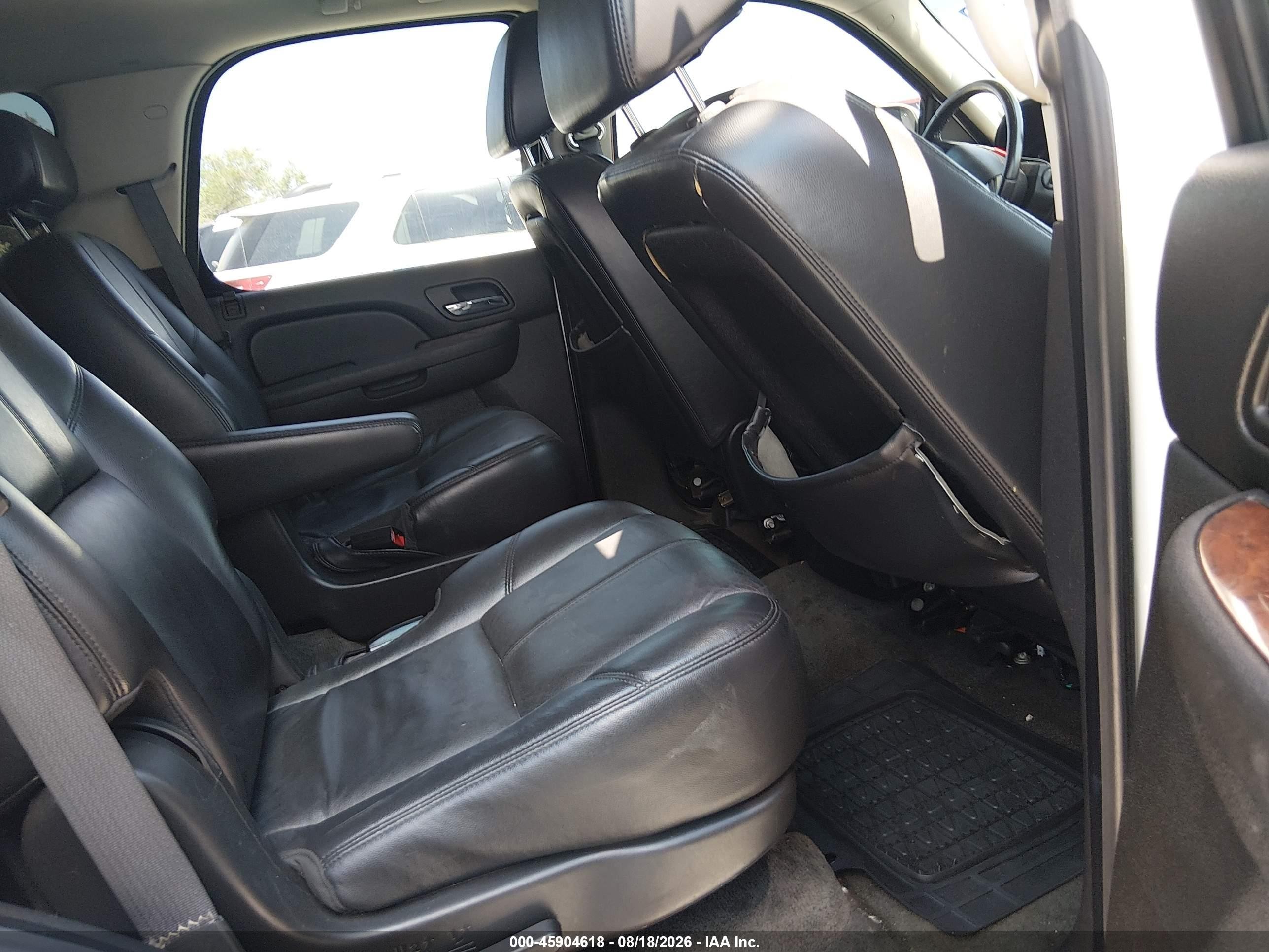 2008 Chevrolet Tahoe Lt White vin: 1GNFC13088R128374