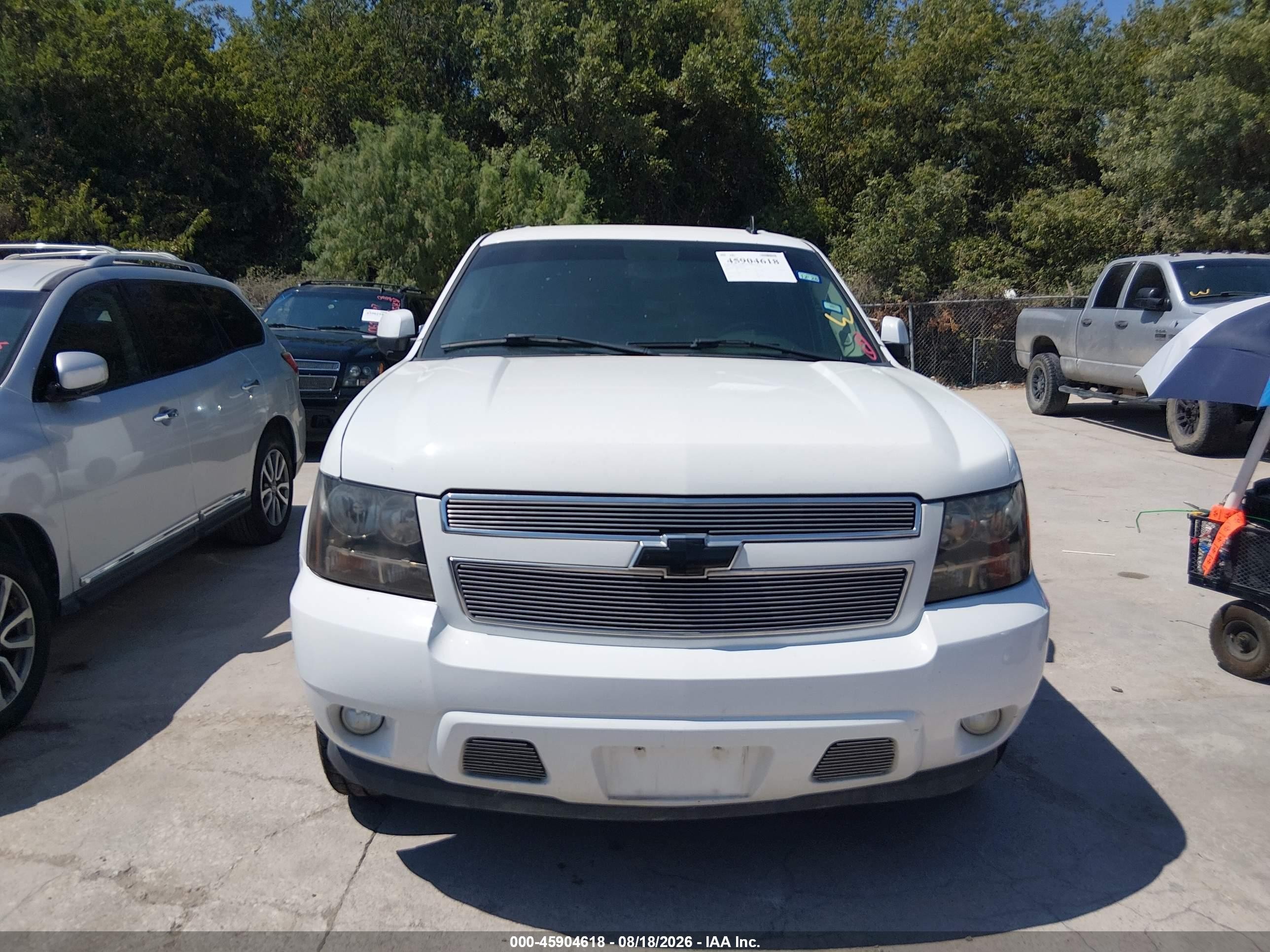 2008 Chevrolet Tahoe Lt White vin: 1GNFC13088R128374