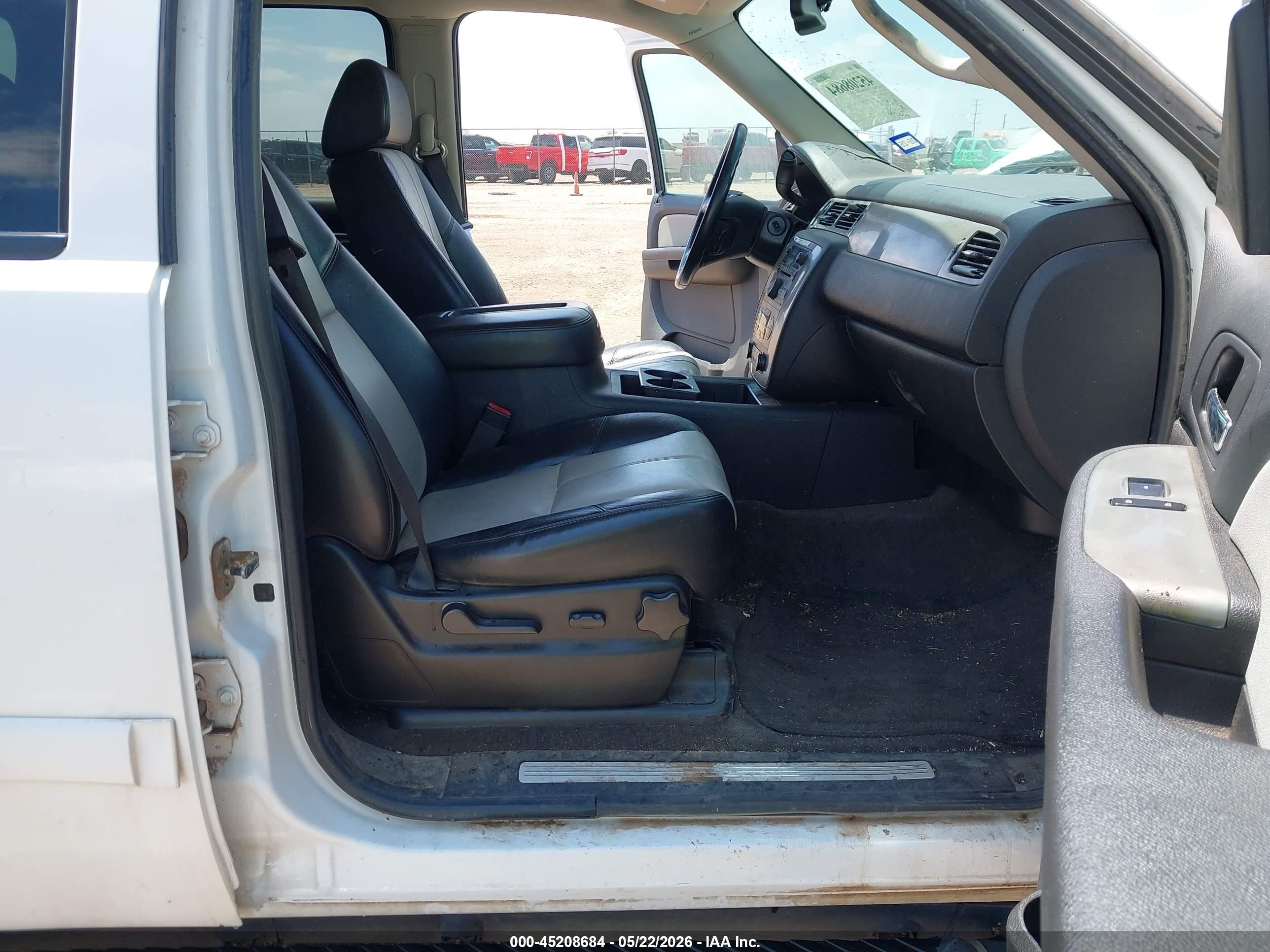 2008 Chevrolet Tahoe Lt White vin: 1GNFC13088R252922
