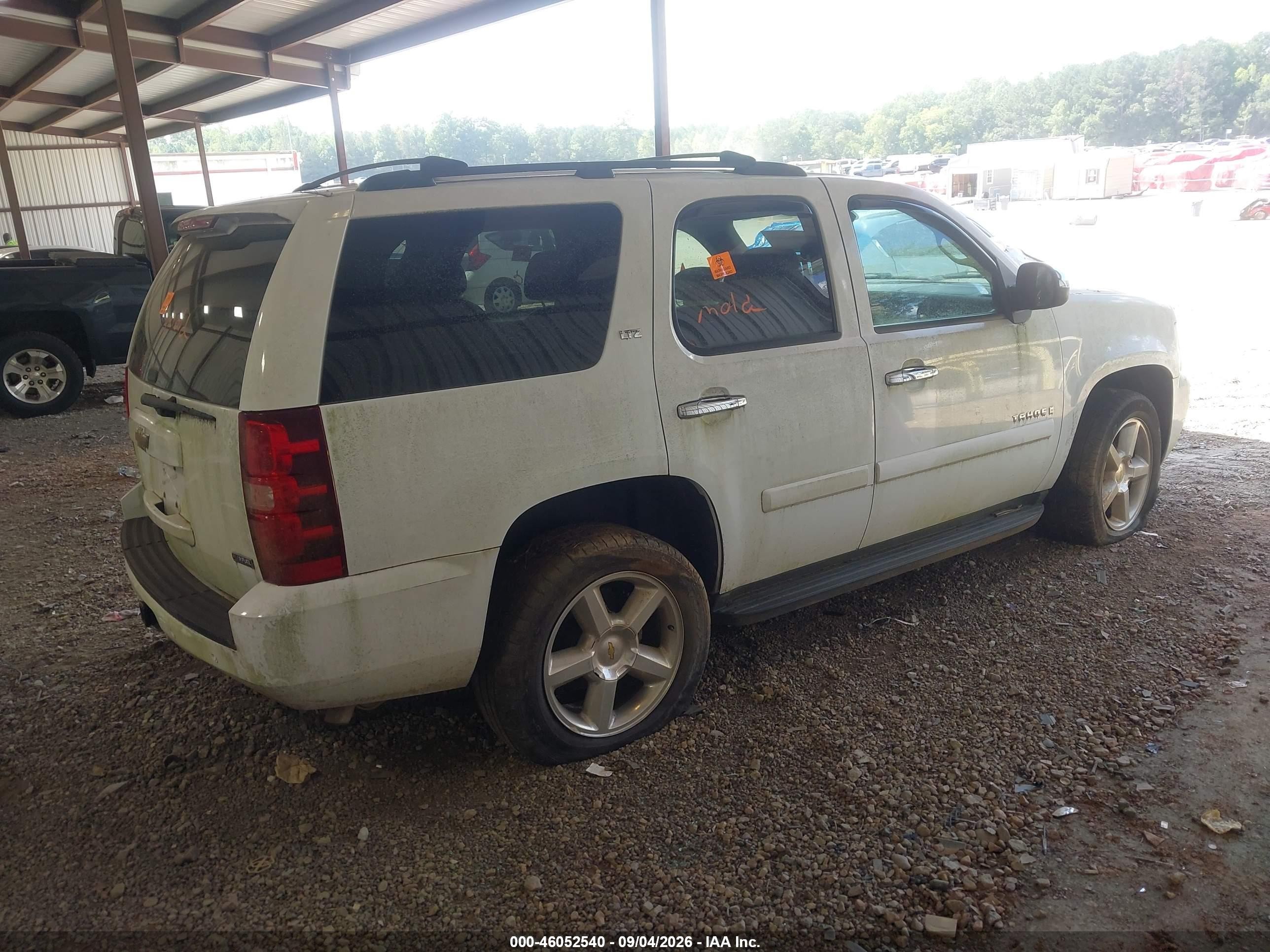 2007 Chevrolet Tahoe Ltz White vin: 1GNFC13097J391518