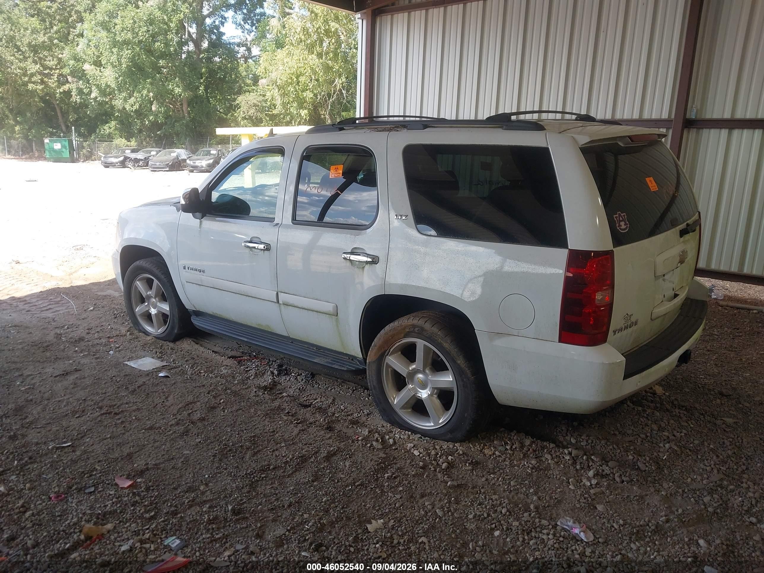 2007 Chevrolet Tahoe Ltz White vin: 1GNFC13097J391518