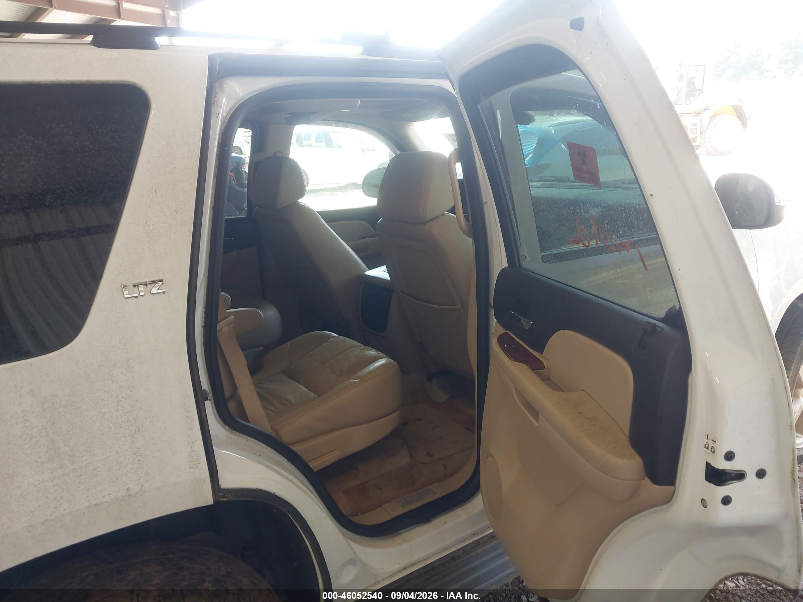 2007 Chevrolet Tahoe Ltz White vin: 1GNFC13097J391518