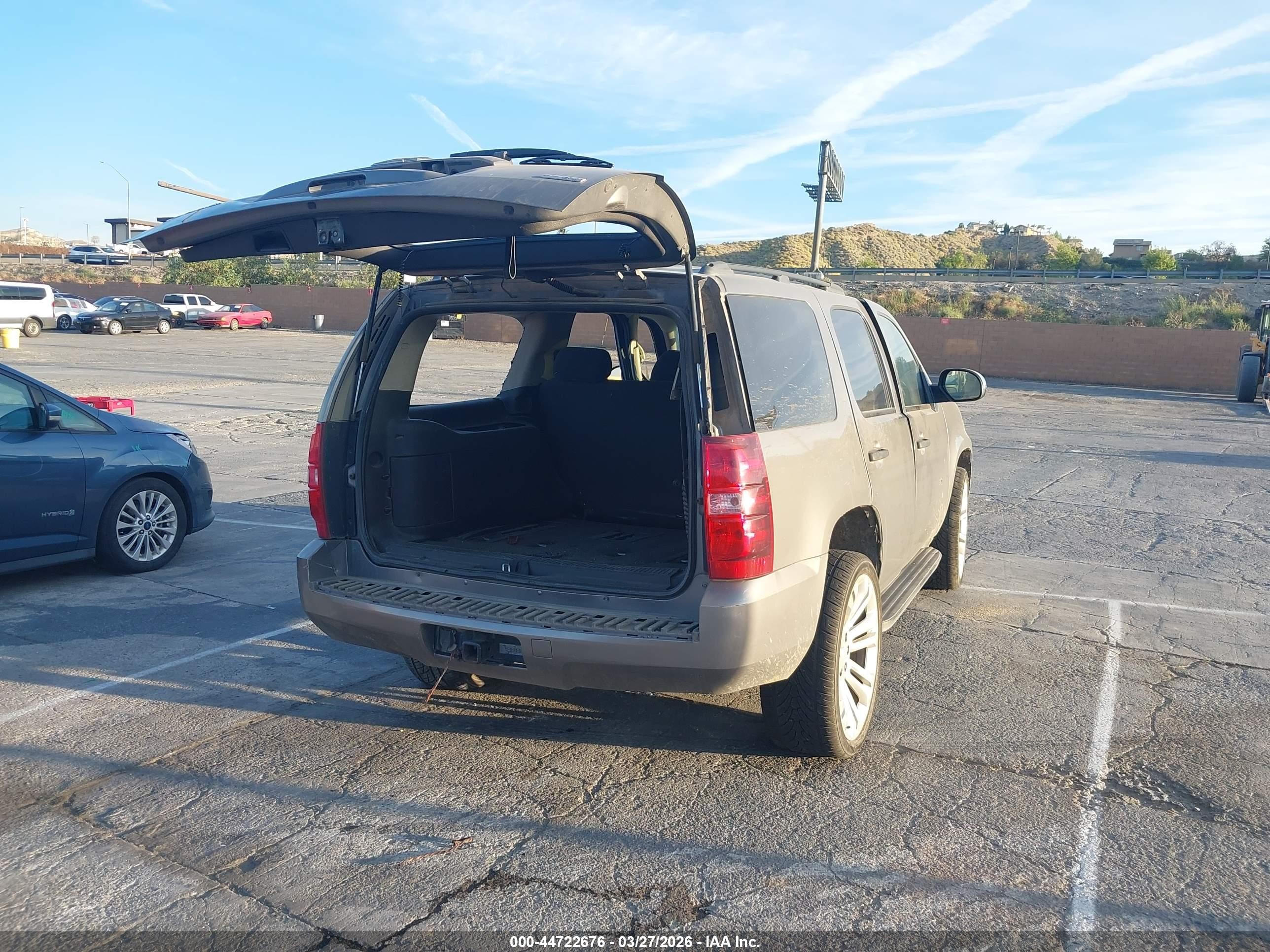 2007 Chevrolet Tahoe Ls Gray vin: 1GNFC13097J404753
