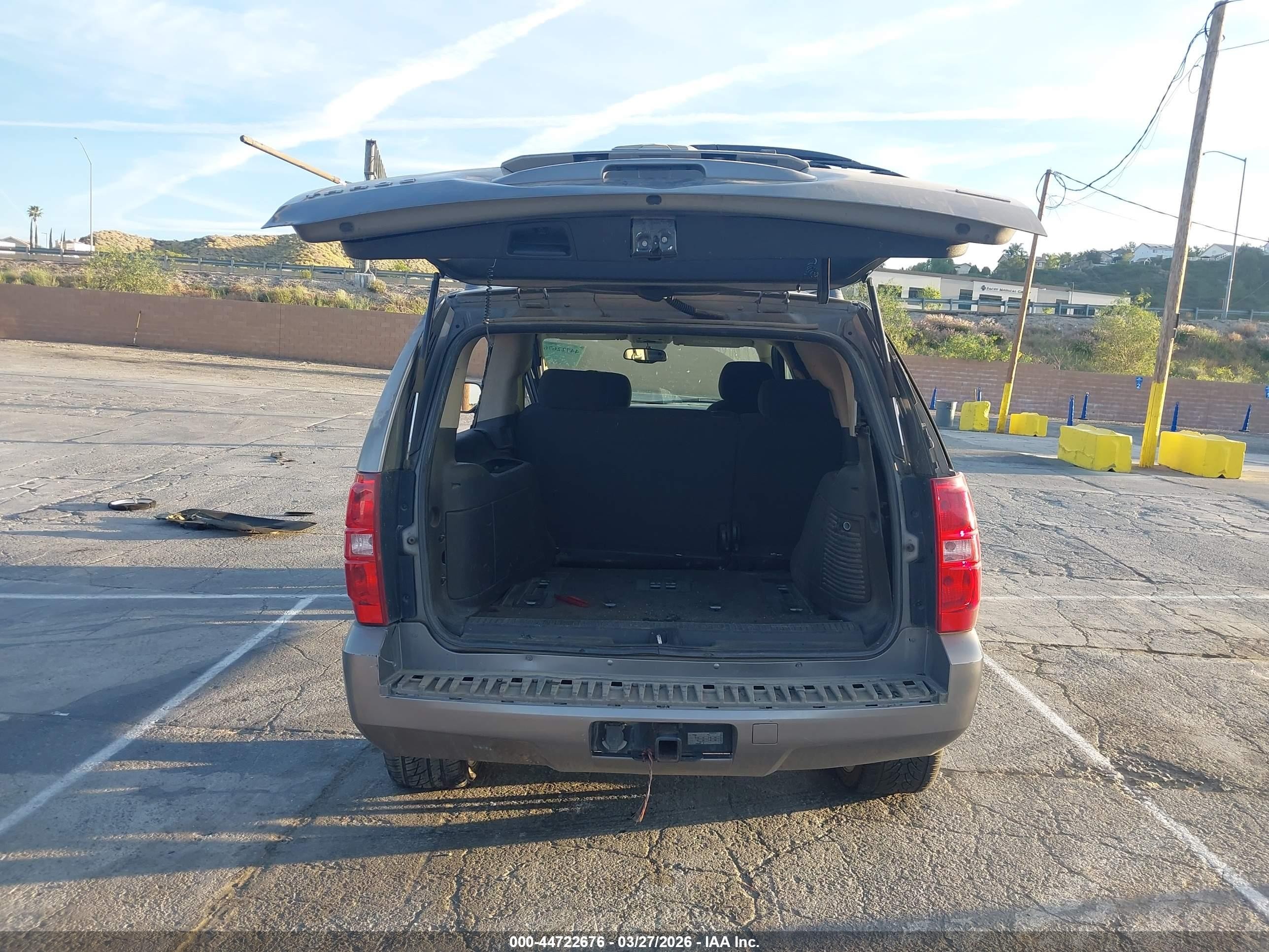 2007 Chevrolet Tahoe Ls Gray vin: 1GNFC13097J404753