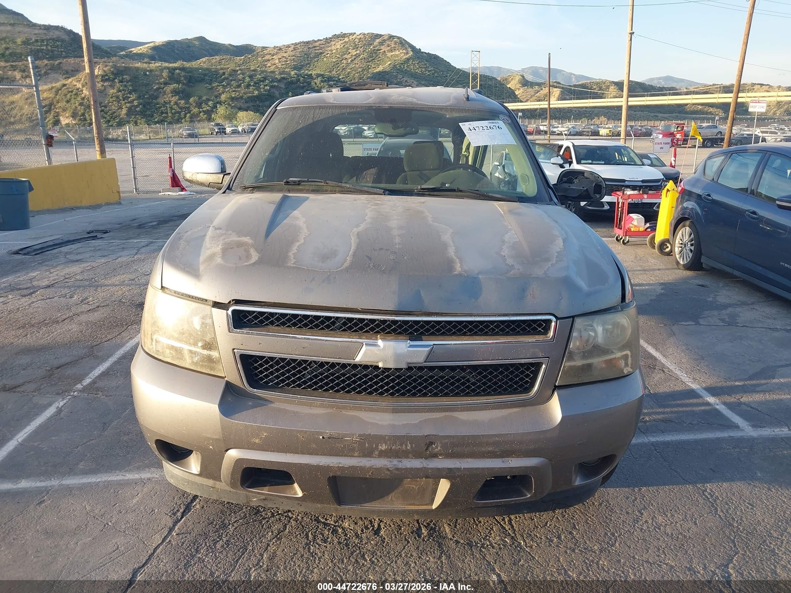 2007 Chevrolet Tahoe Ls Gray vin: 1GNFC13097J404753