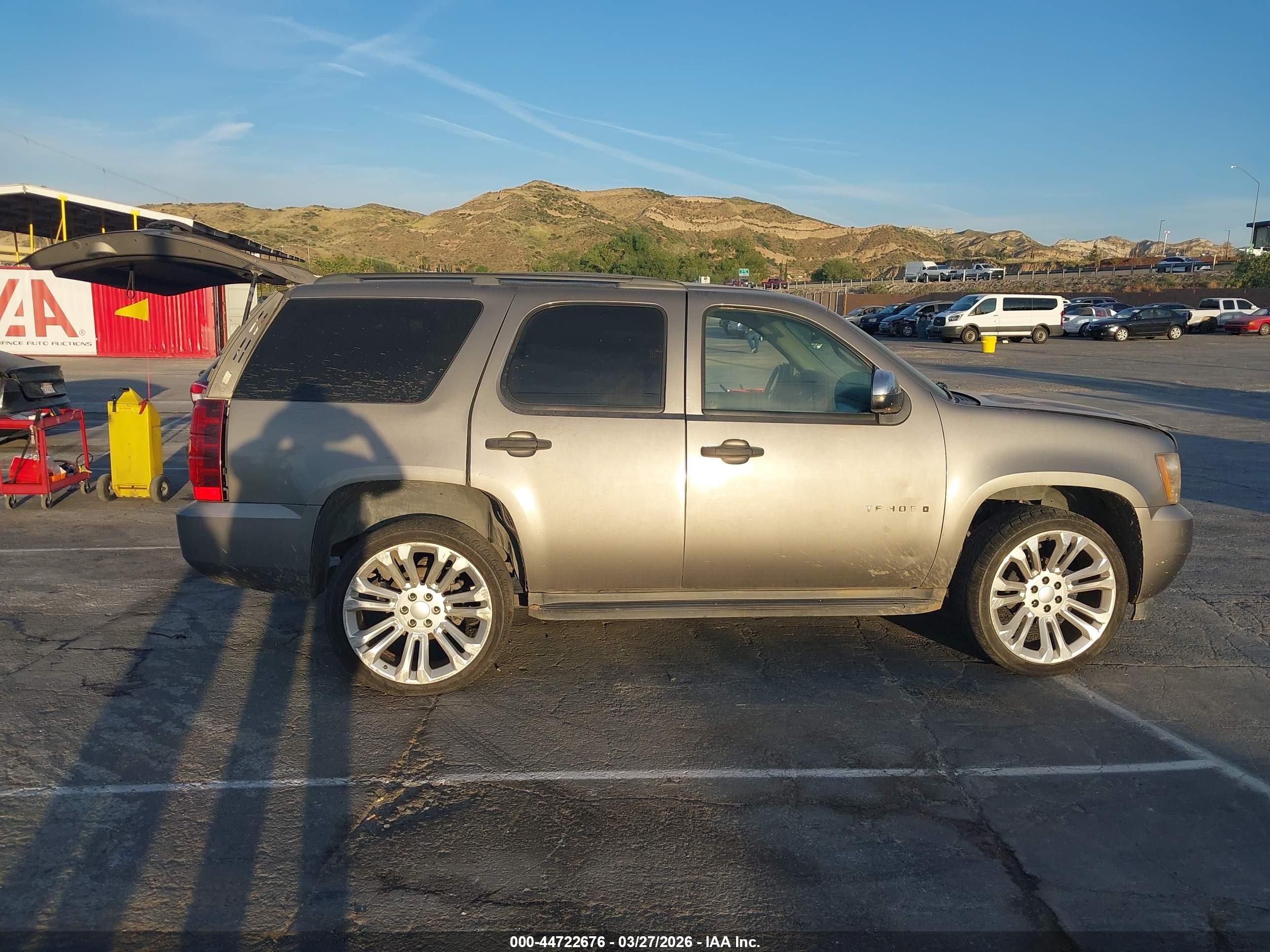 2007 Chevrolet Tahoe Ls Gray vin: 1GNFC13097J404753