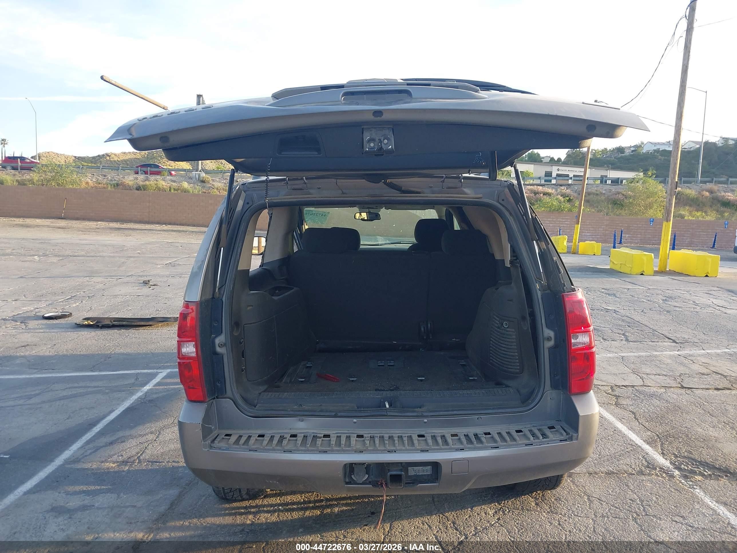 2007 Chevrolet Tahoe Ls Gray vin: 1GNFC13097J404753