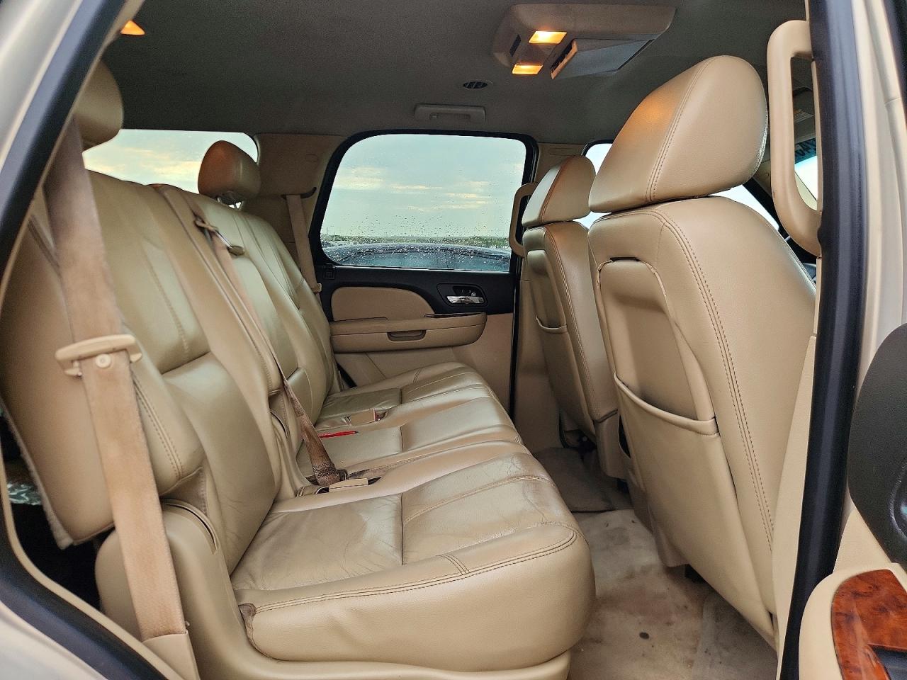 2007 Chevrolet Tahoe C1500 Beige vin: 1GNFC13097R163214