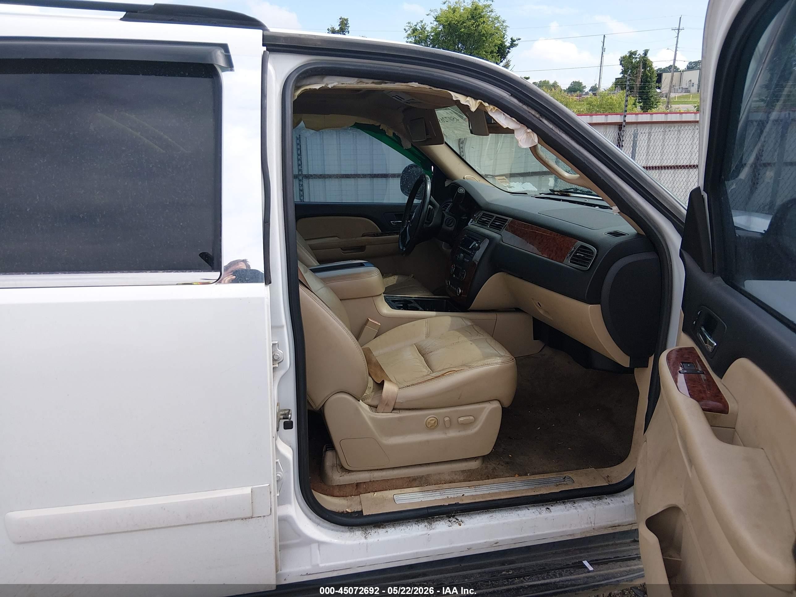 2007 Chevrolet Tahoe Lt White vin: 1GNFC13097R296085
