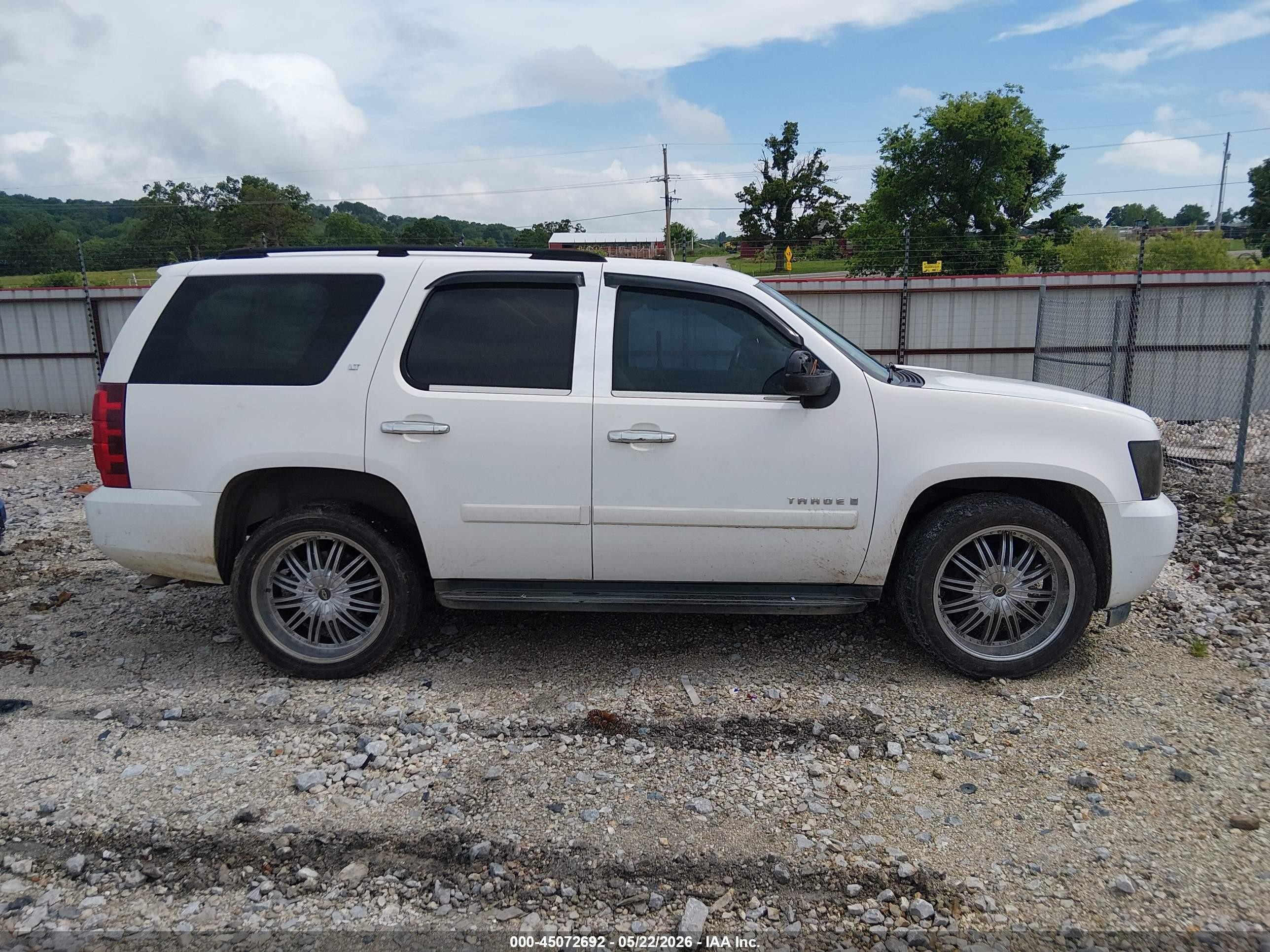 2007 Chevrolet Tahoe Lt White vin: 1GNFC13097R296085