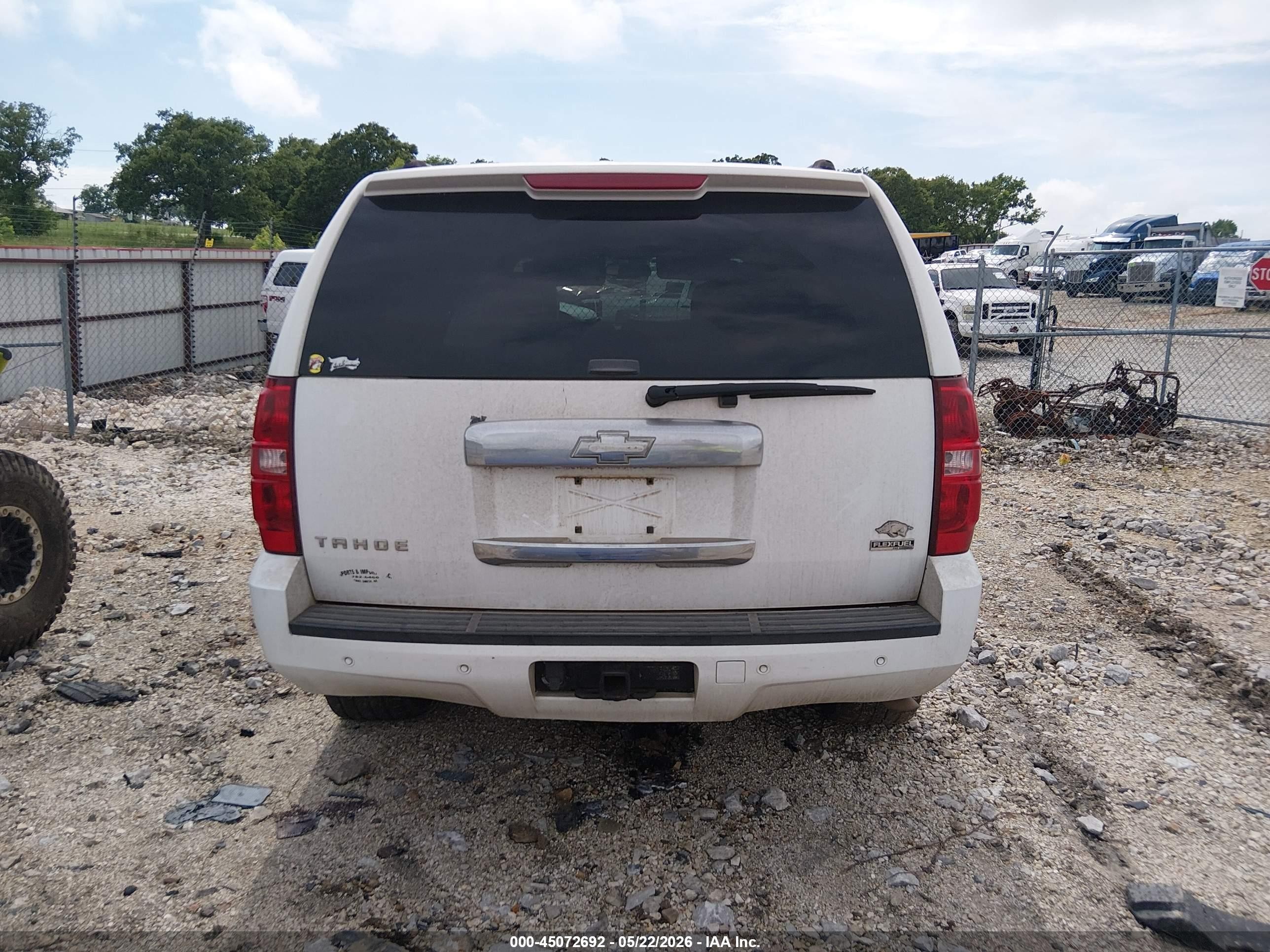 2007 Chevrolet Tahoe Lt White vin: 1GNFC13097R296085