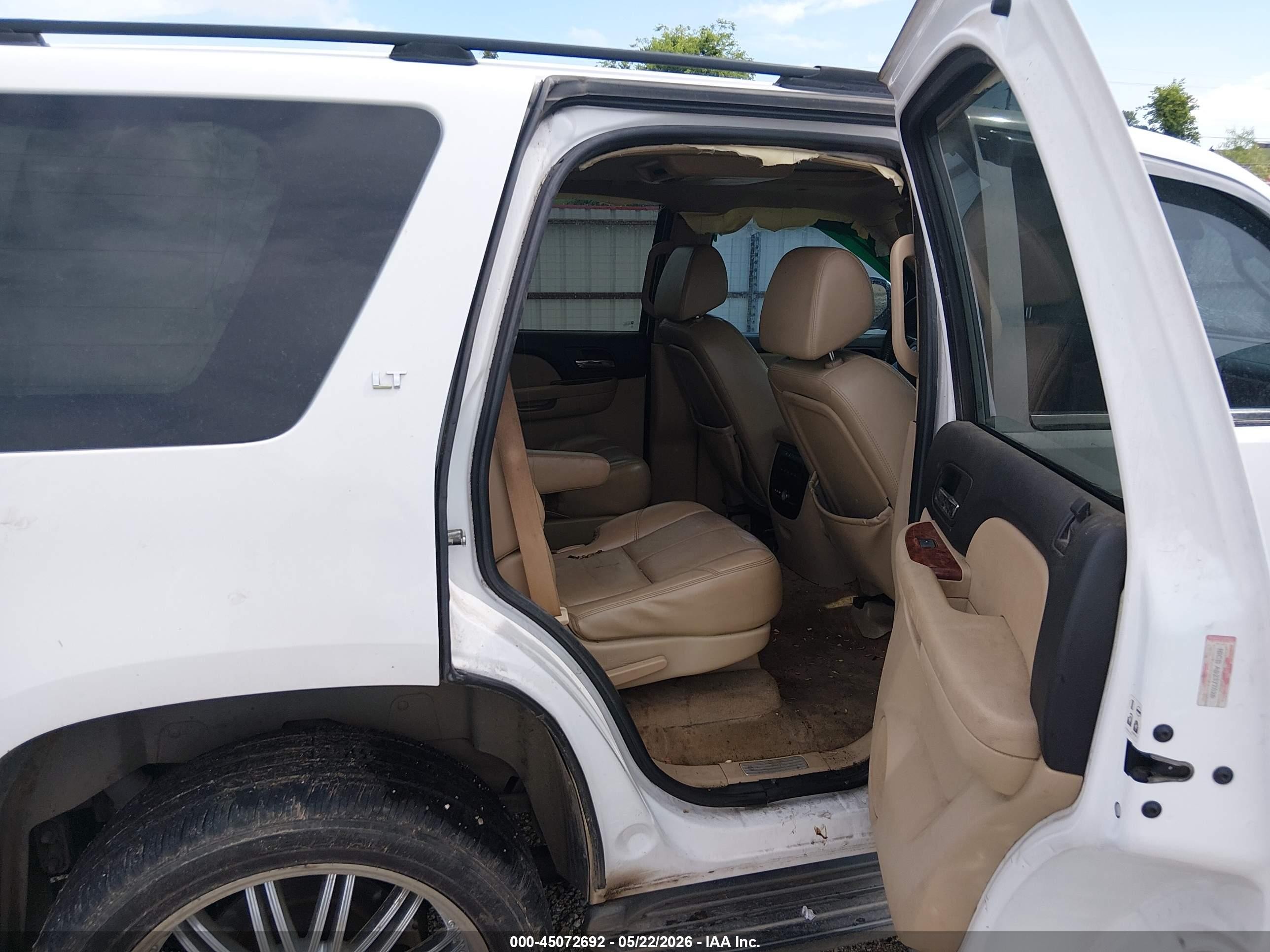 2007 Chevrolet Tahoe Lt White vin: 1GNFC13097R296085
