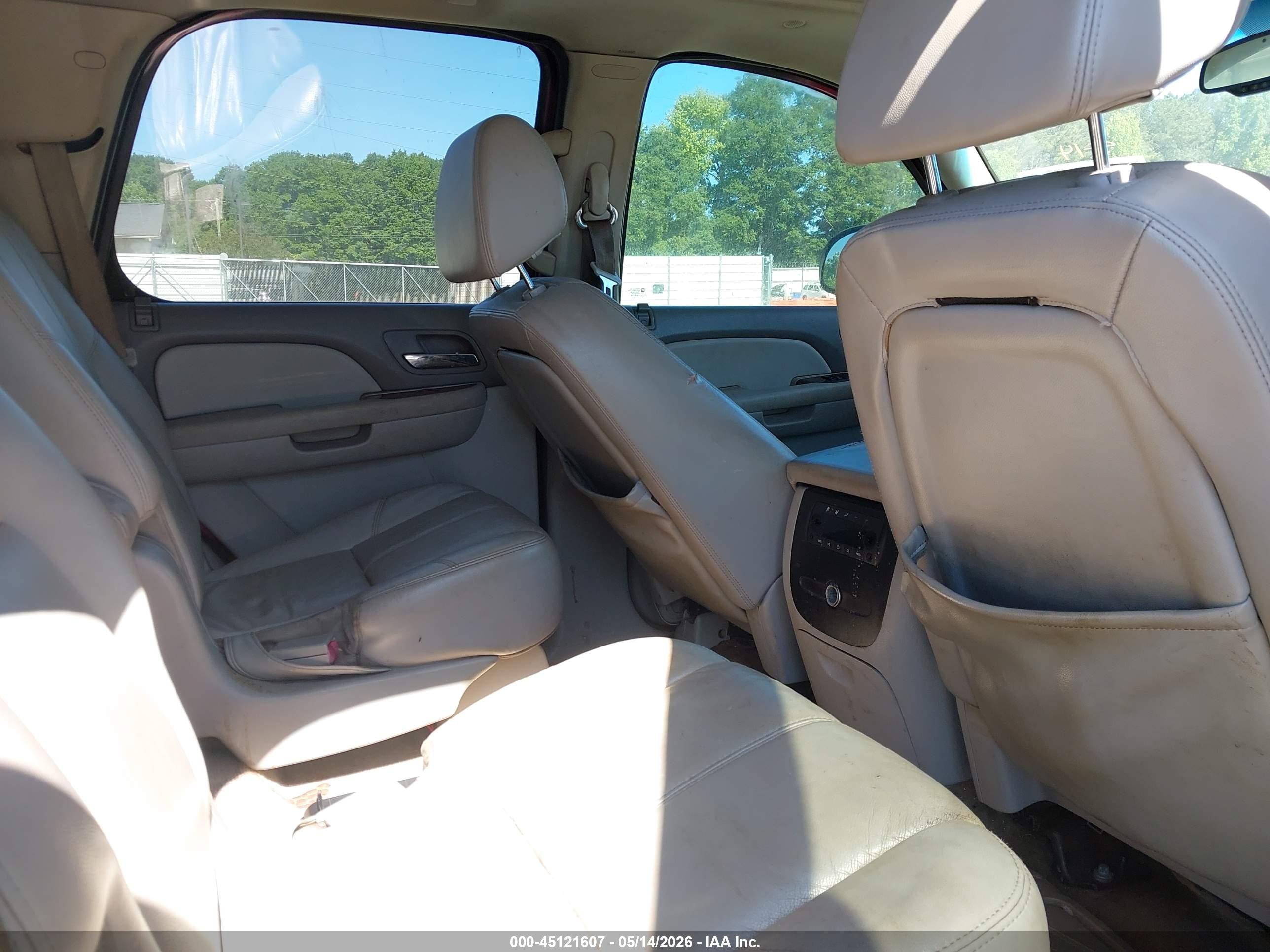 2008 Chevrolet Tahoe Ltz Красный vin: 1GNFC13098R186901