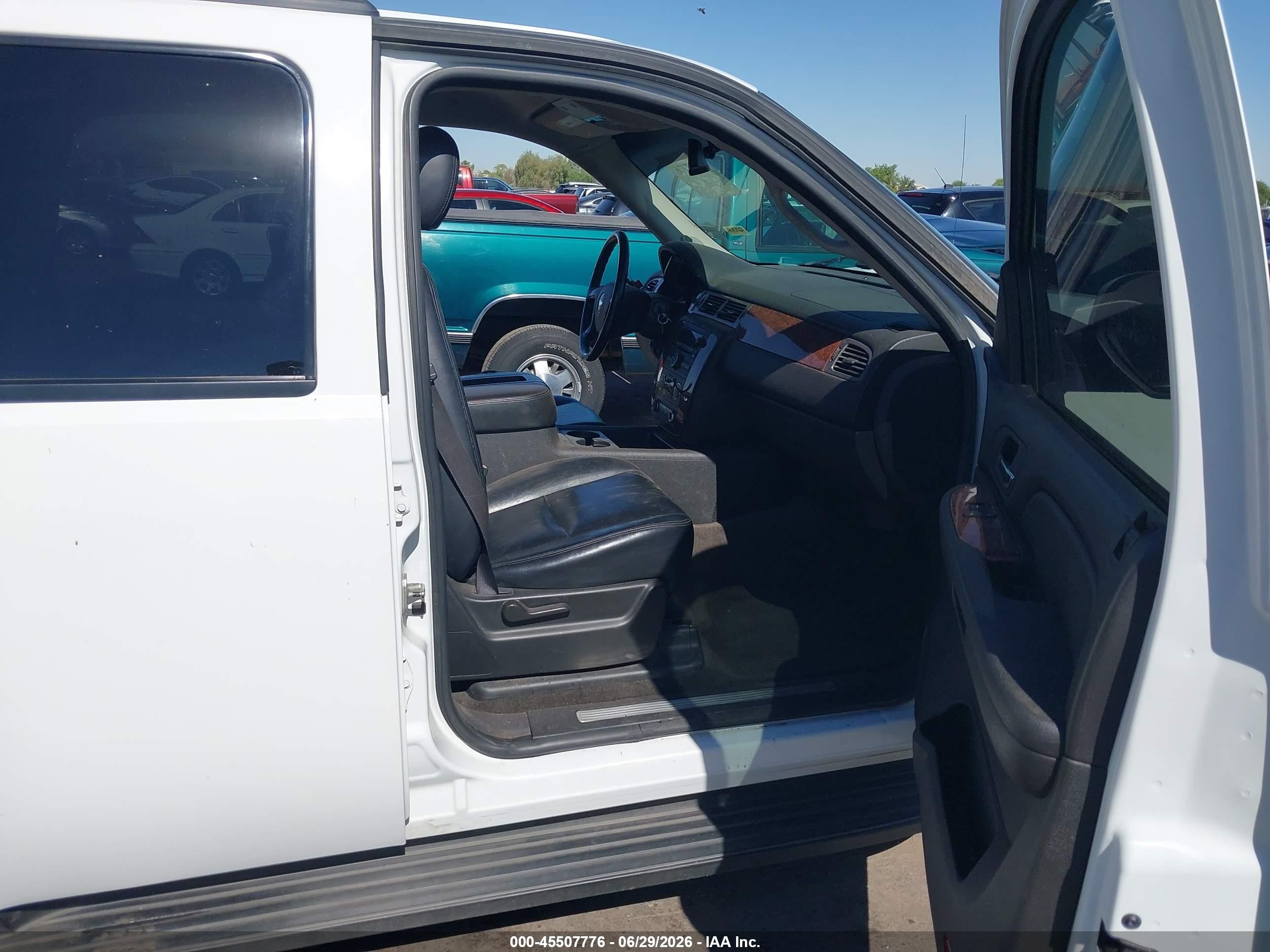 2007 Chevrolet Tahoe Lt Белый vin: 1GNFC130X7J344885