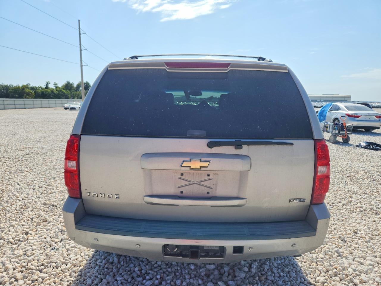 2008 Chevrolet Tahoe C1500 Серебряный vin: 1GNFC130X8R142583