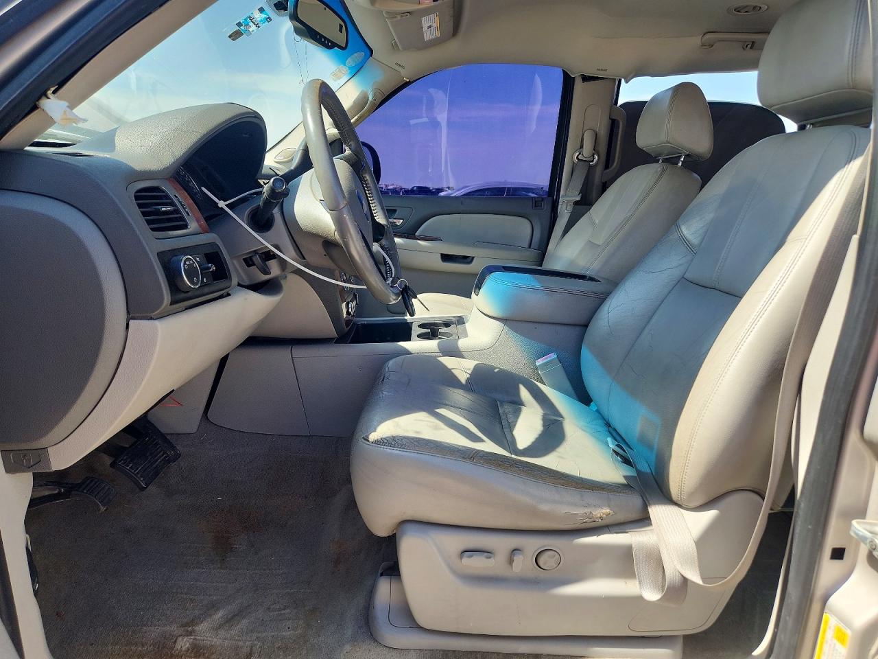 2008 Chevrolet Tahoe C1500 Серебряный vin: 1GNFC130X8R142583