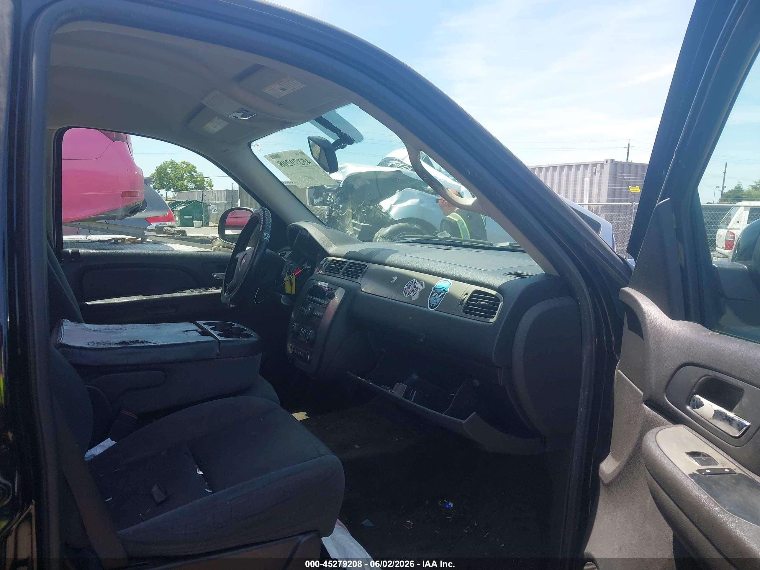 2009 Chevrolet Tahoe Ls Черный vin: 1GNFC130X9R139779