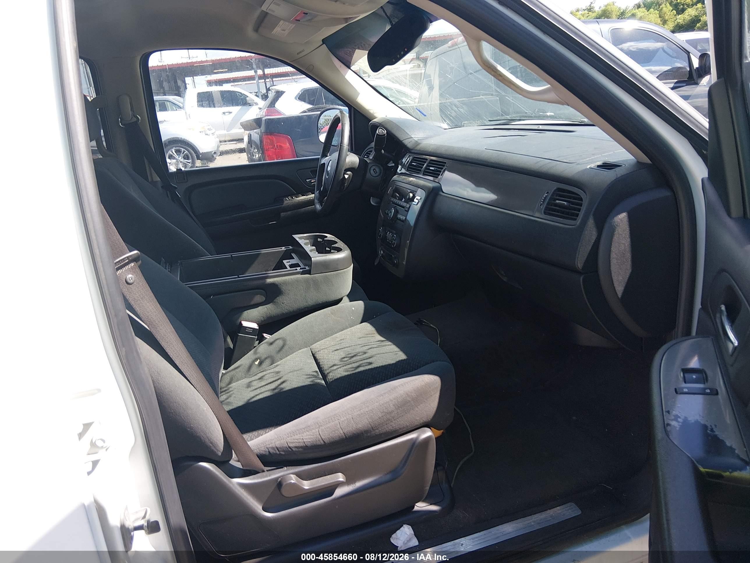 2008 Chevrolet Tahoe Ls Белый vin: 1GNFC13C08J213833