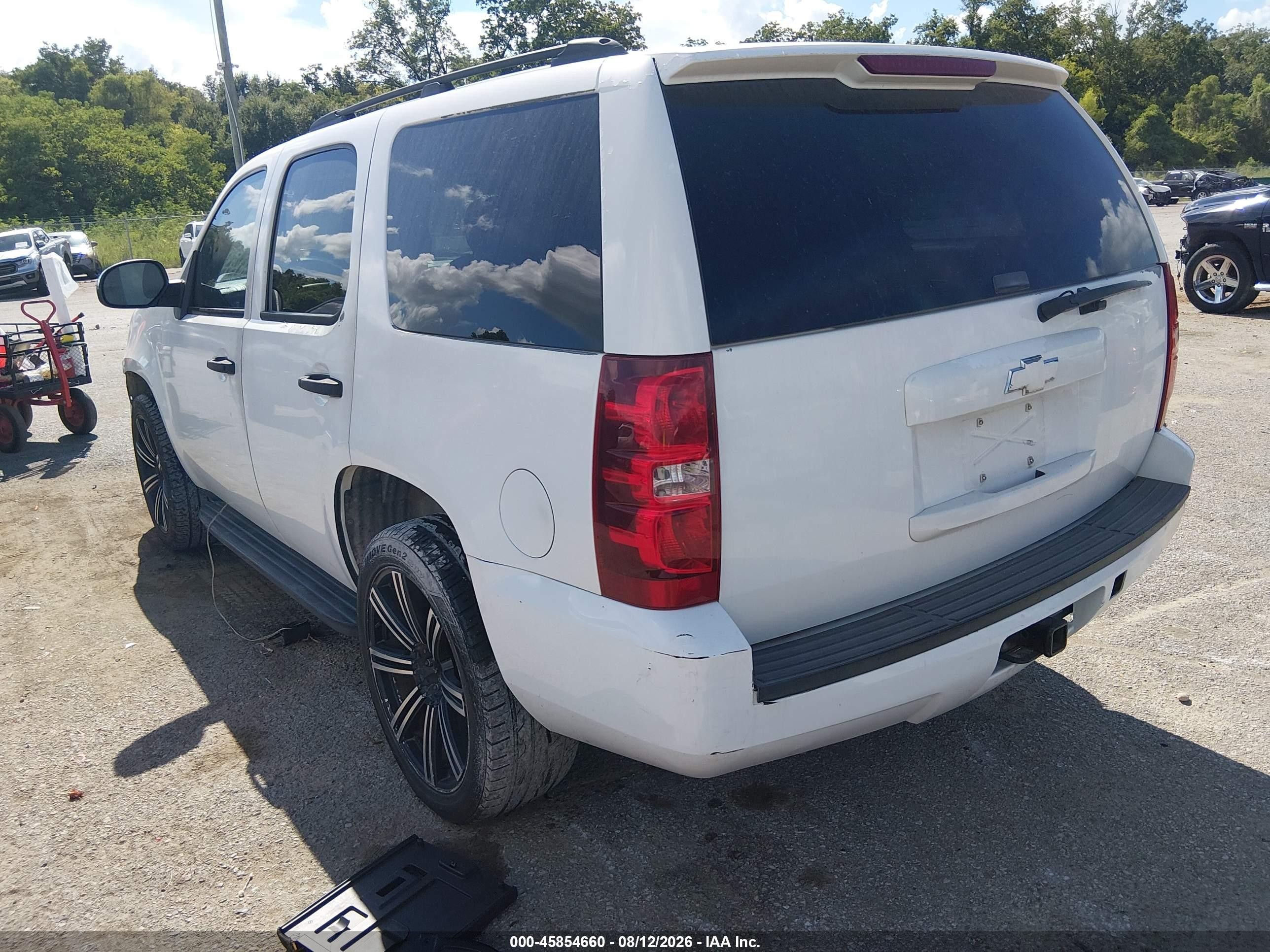 2008 Chevrolet Tahoe Ls Белый vin: 1GNFC13C08J213833