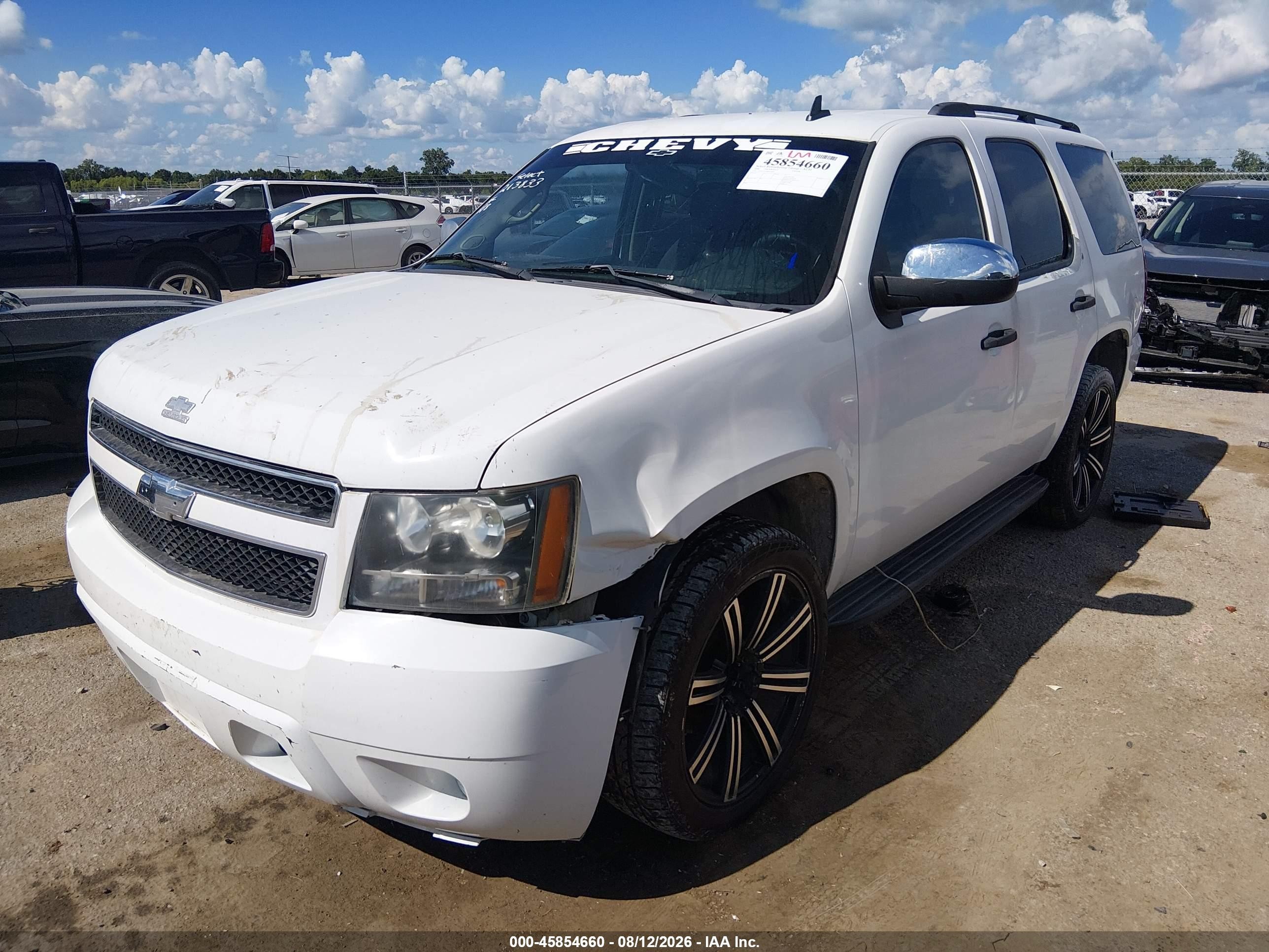 2008 Chevrolet Tahoe Ls Белый vin: 1GNFC13C08J213833
