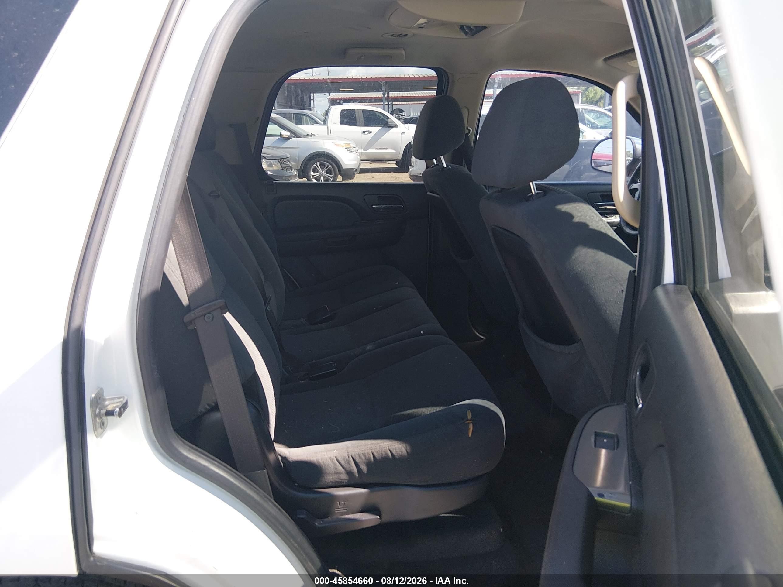 2008 Chevrolet Tahoe Ls Белый vin: 1GNFC13C08J213833