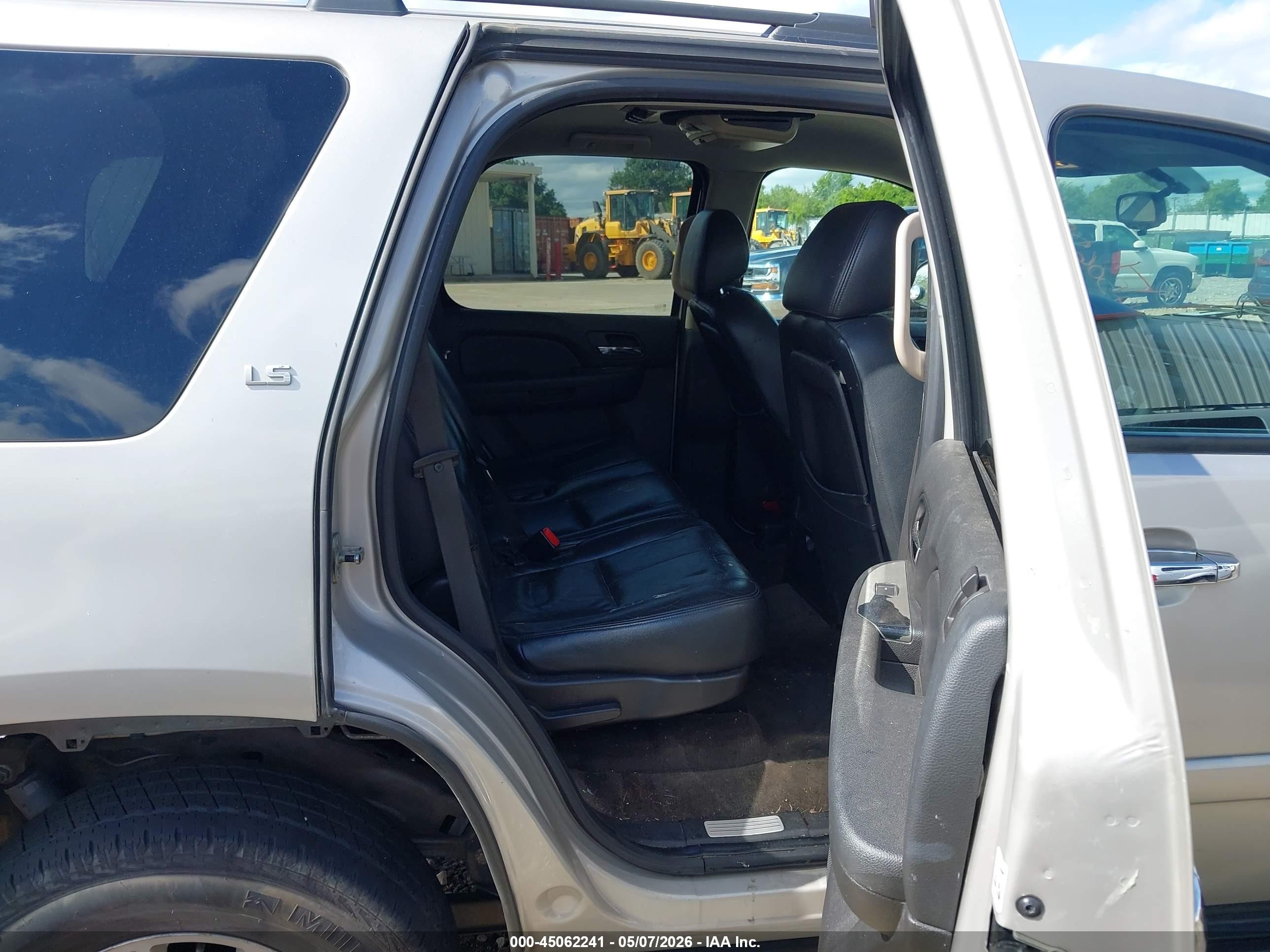 2009 Chevrolet Tahoe Ls Tan vin: 1GNFC13C09R172705