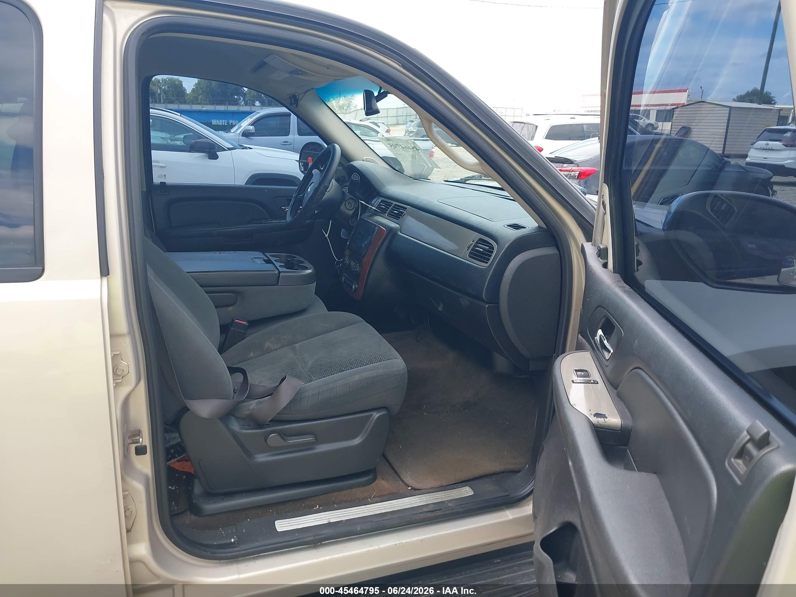 2008 Chevrolet Tahoe Ls Tan vin: 1GNFC13C18R232831