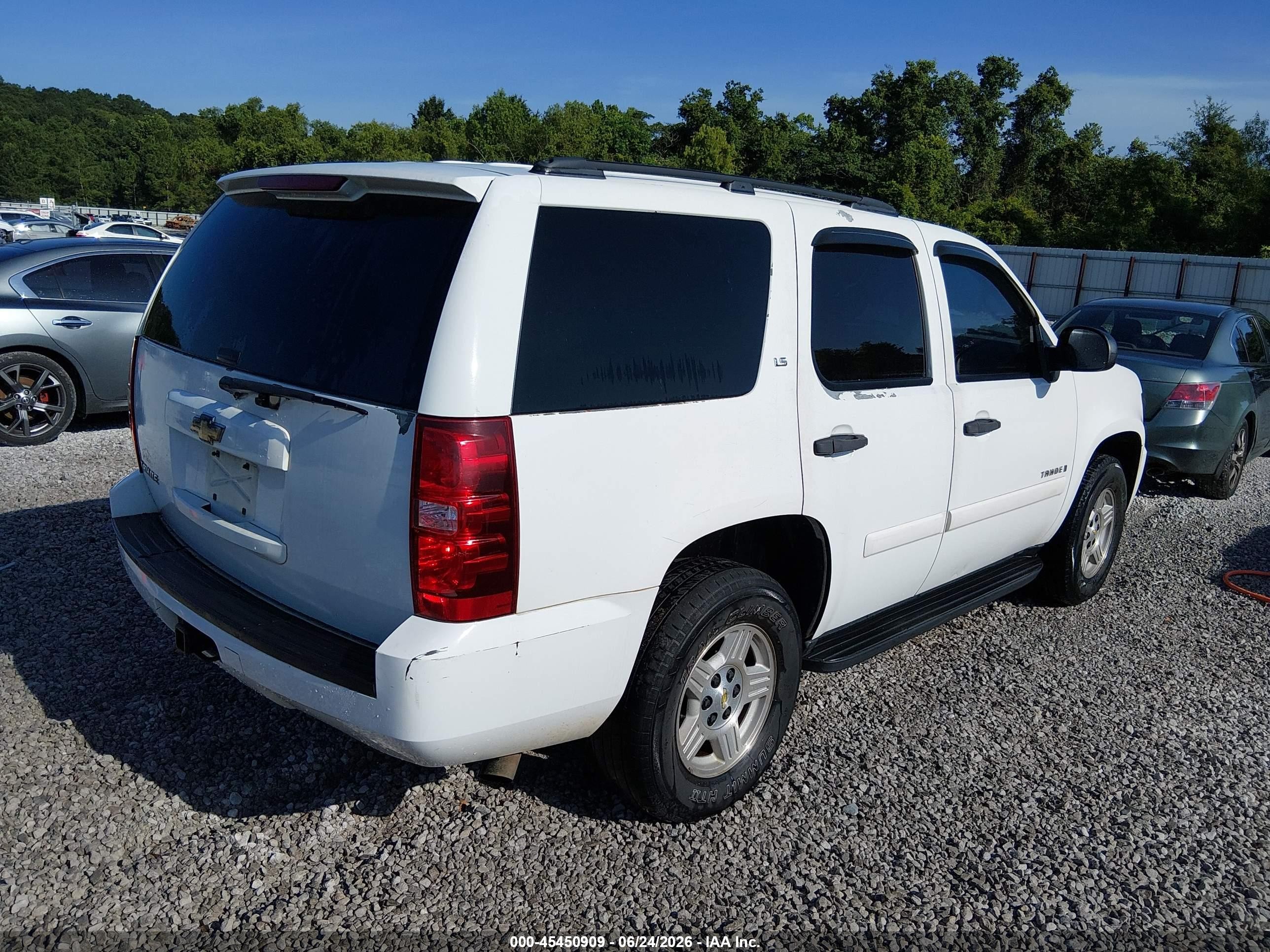 2007 Chevrolet Tahoe Ls White vin: 1GNFC13C27J400067