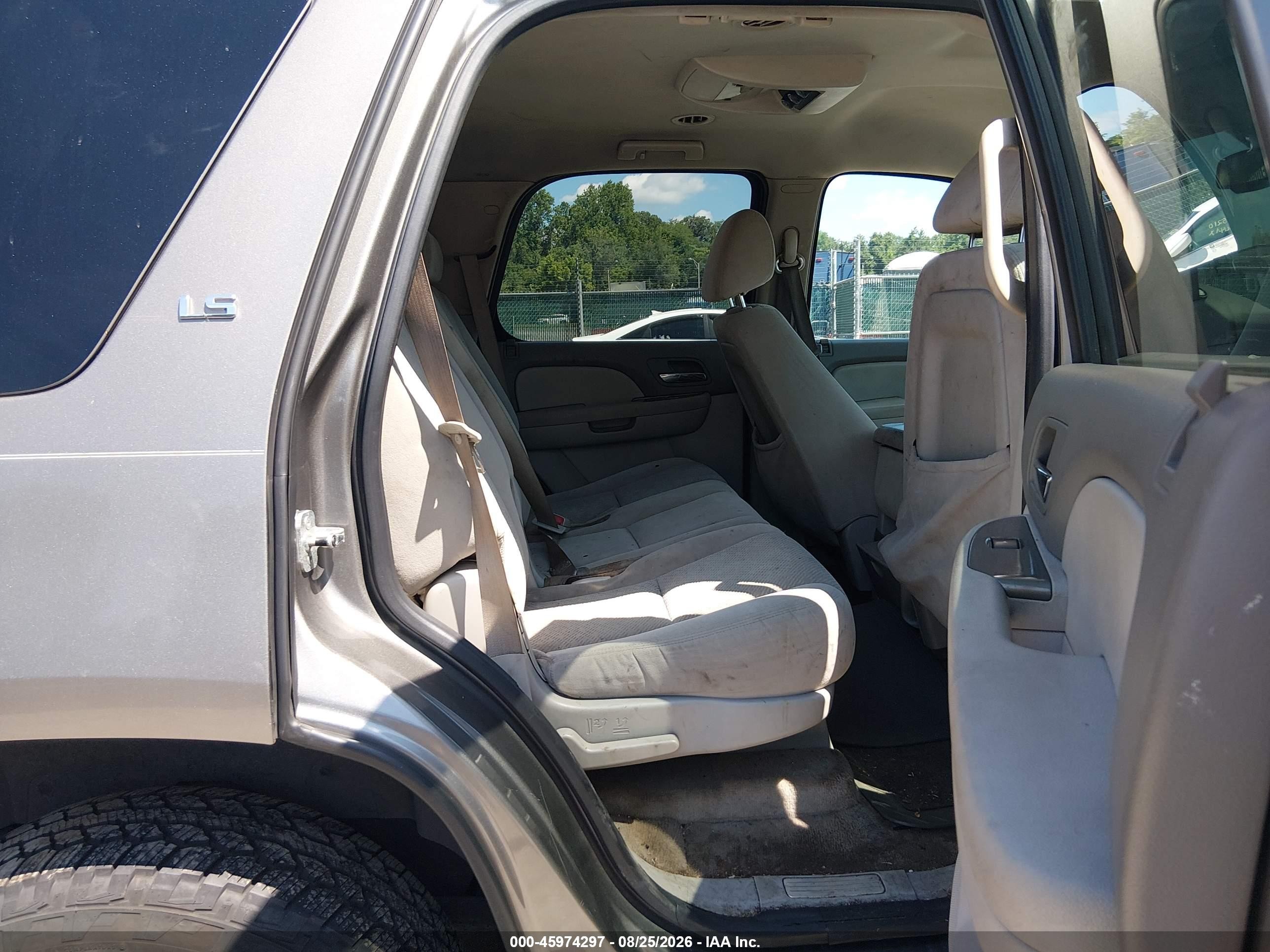 2008 Chevrolet Tahoe Ls Gray vin: 1GNFC13C28R123729