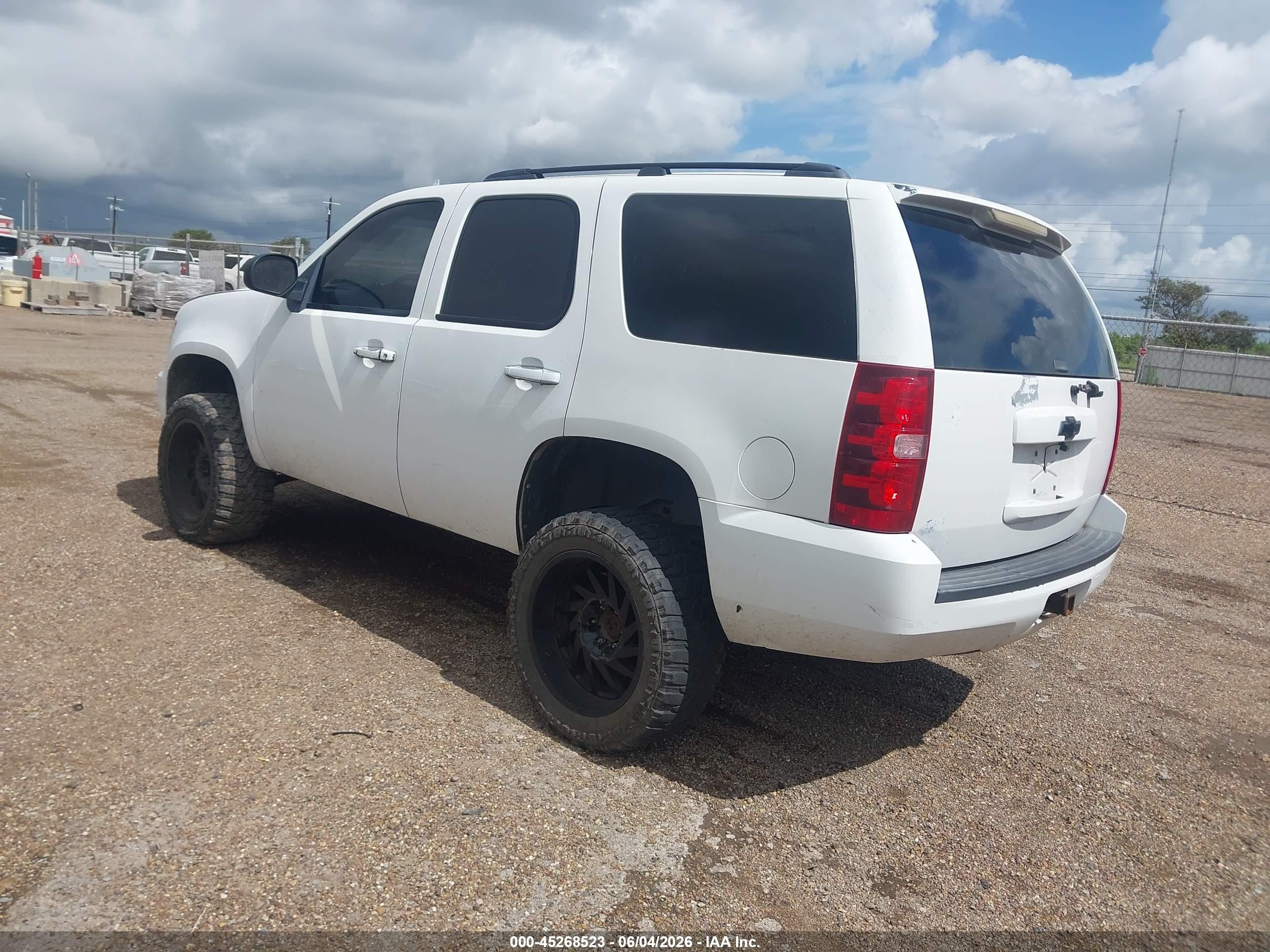 2007 Chevrolet Tahoe Ls White vin: 1GNFC13C37R371969